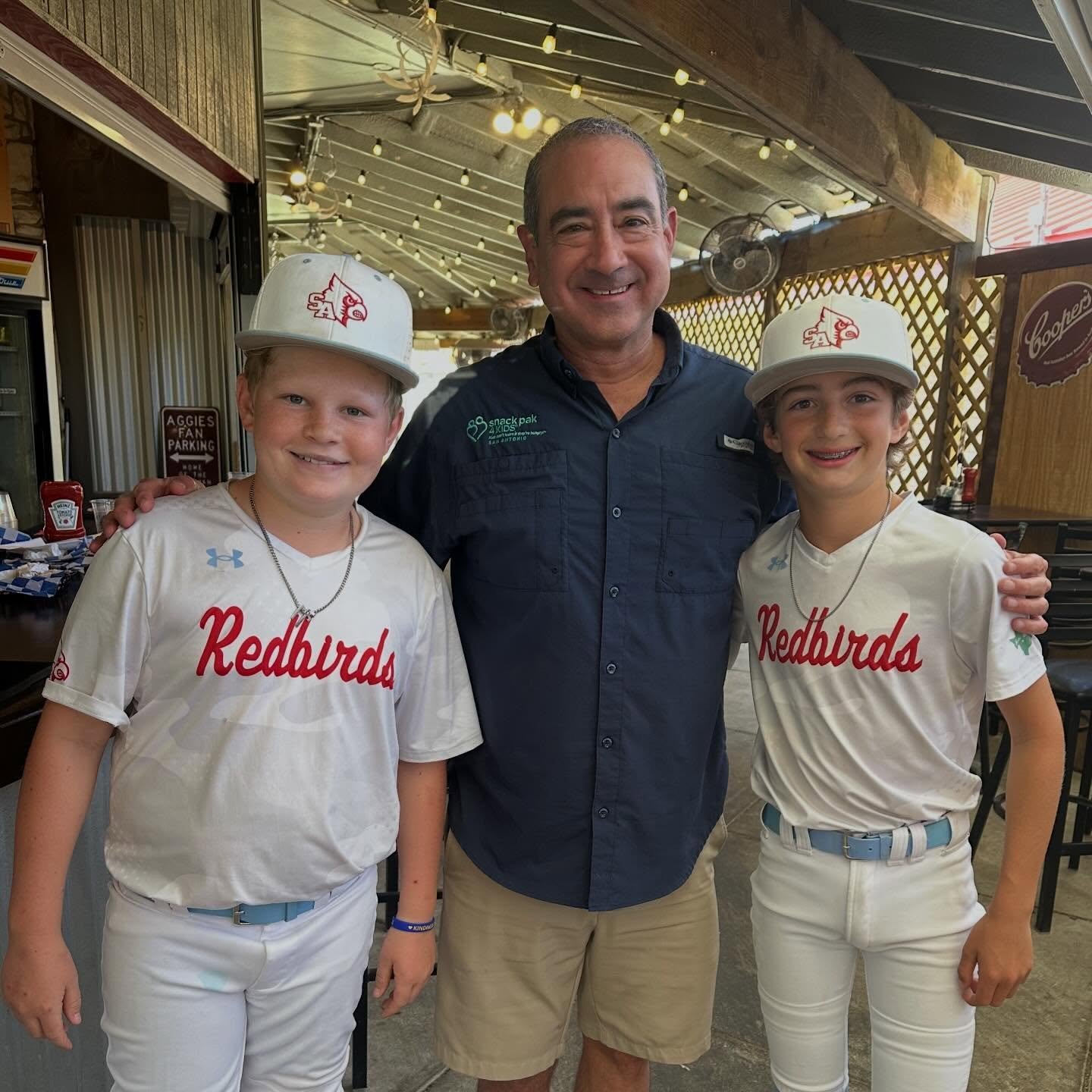 Our 13u players were thrilled to run into Redbirds founder, David Angulo, at lunch in between games today. Without David, SA Redbirds would not exist - we are so grateful for you @davidangulo13