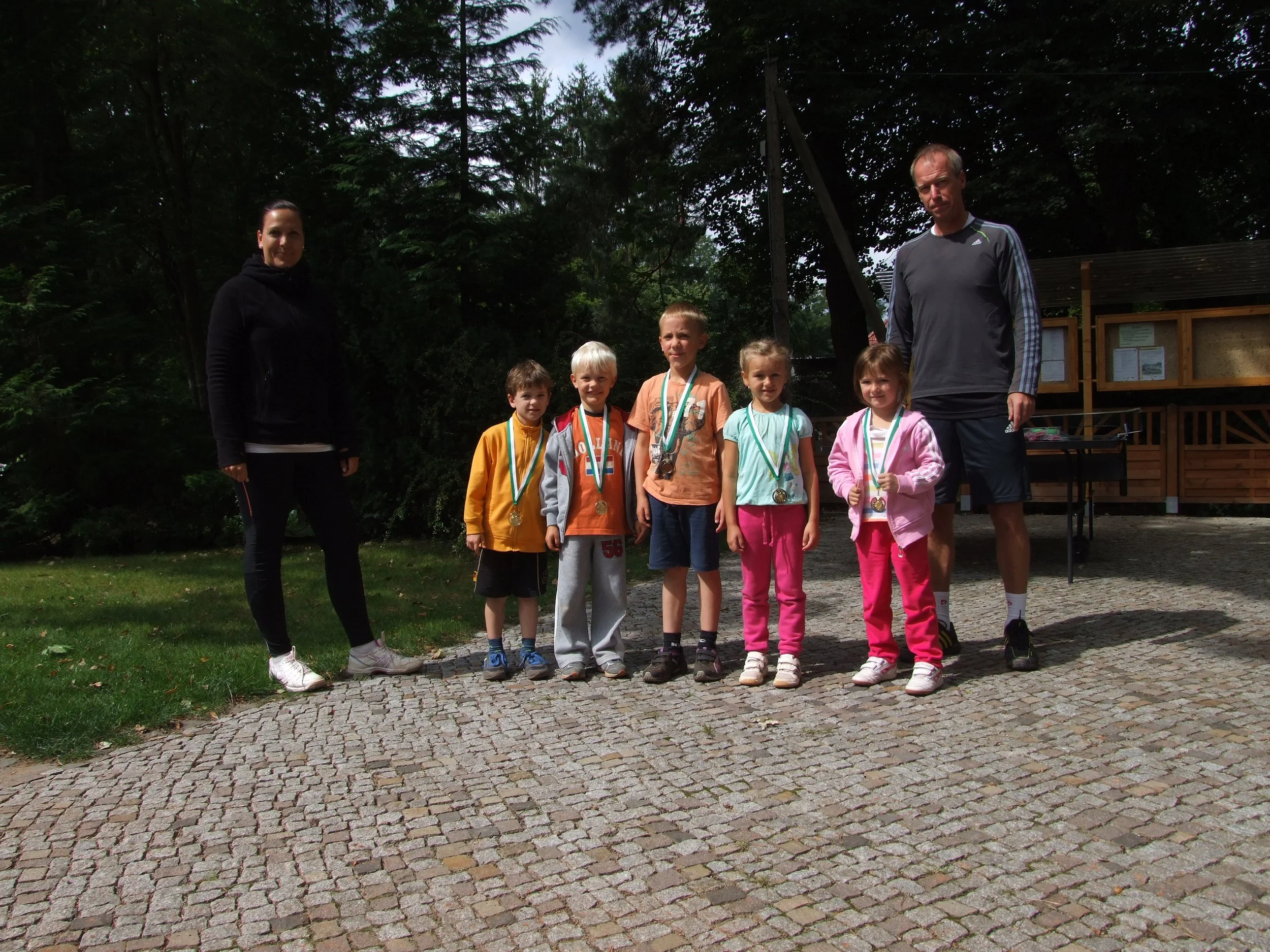 Tenniskindergartengruppe.JPG