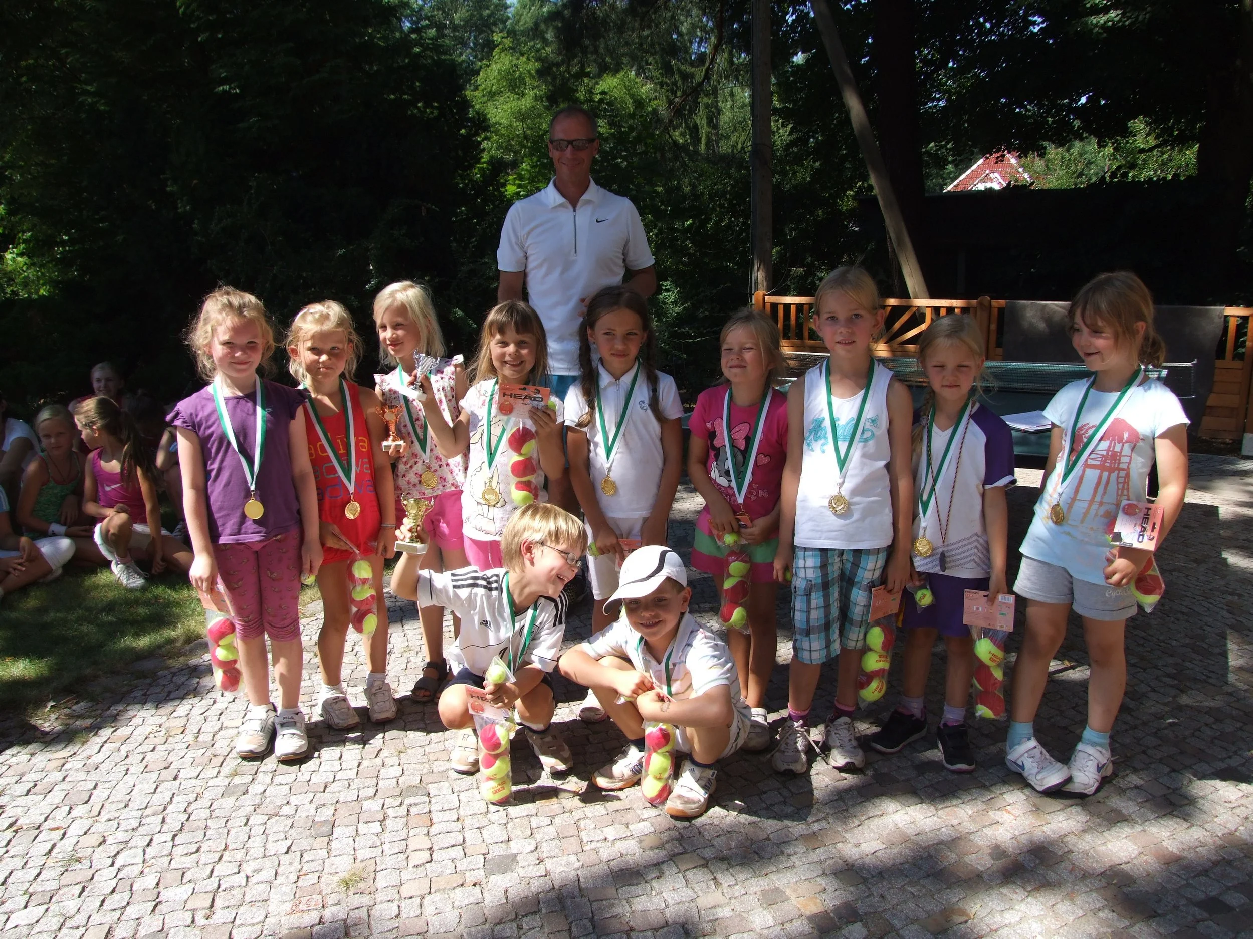 Tenniskindergartenkinder Kopie.JPG