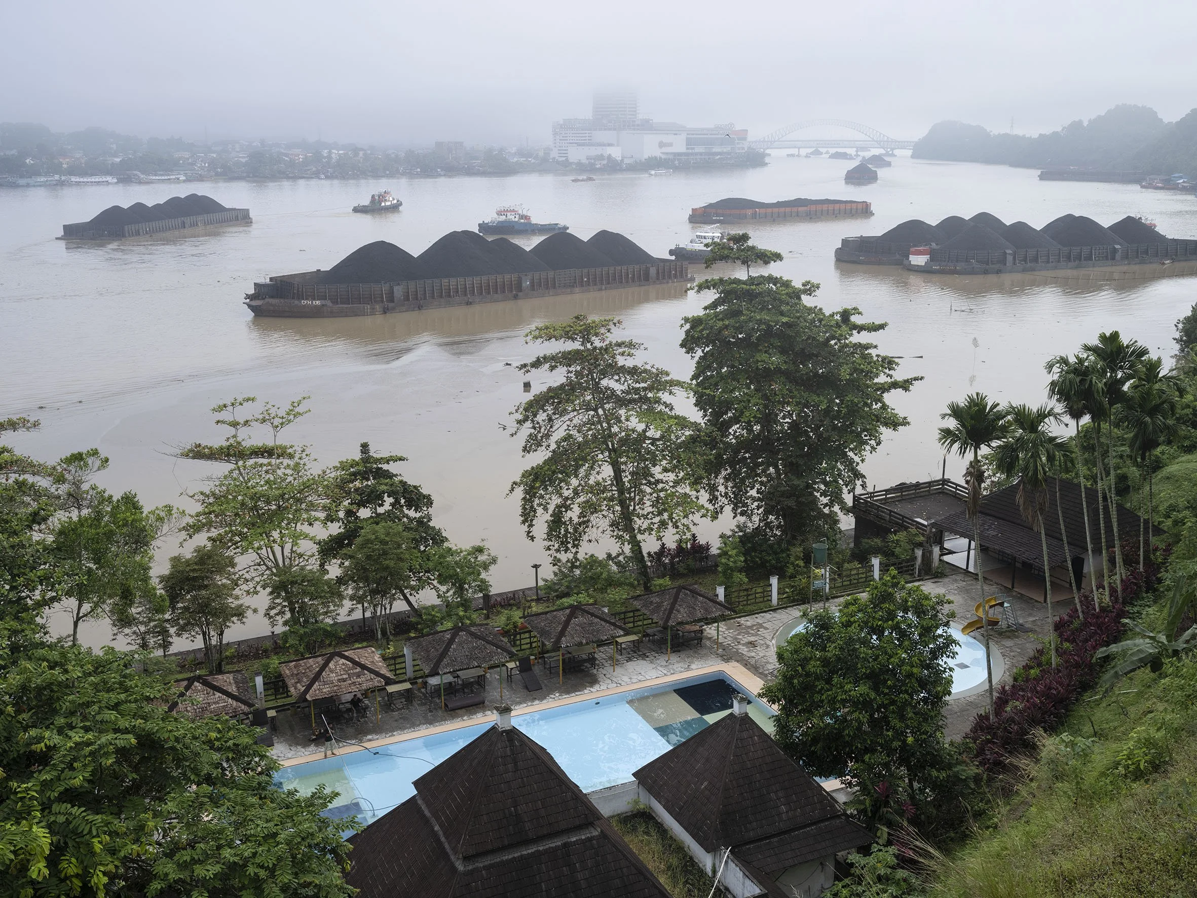 Every morning, dozens of barges loaded with coal navigate the Mahakam River in Samarinda, one of the gateways to the new capital. September 3, 2022.