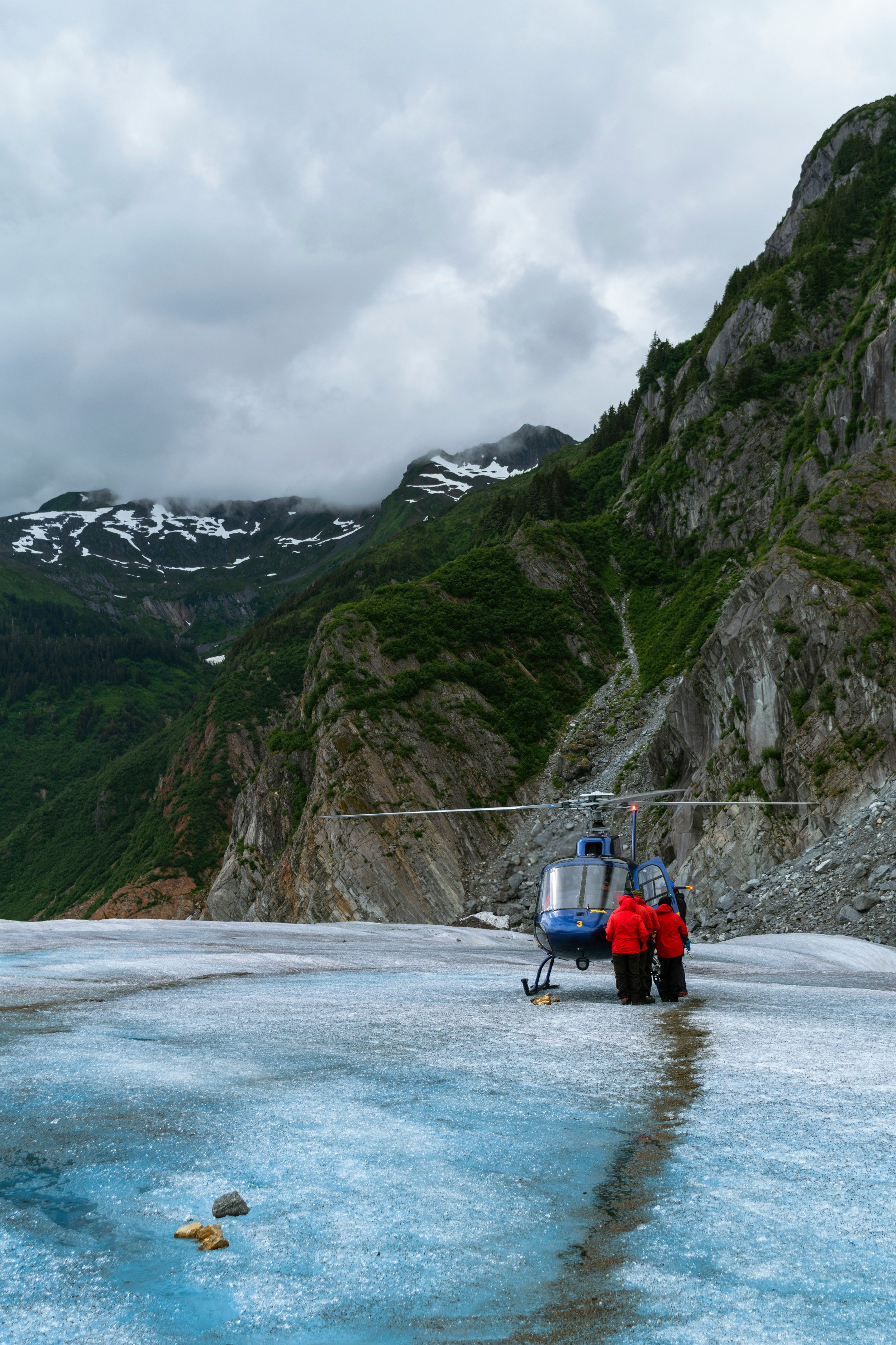 Who does helicopter tours in alaska