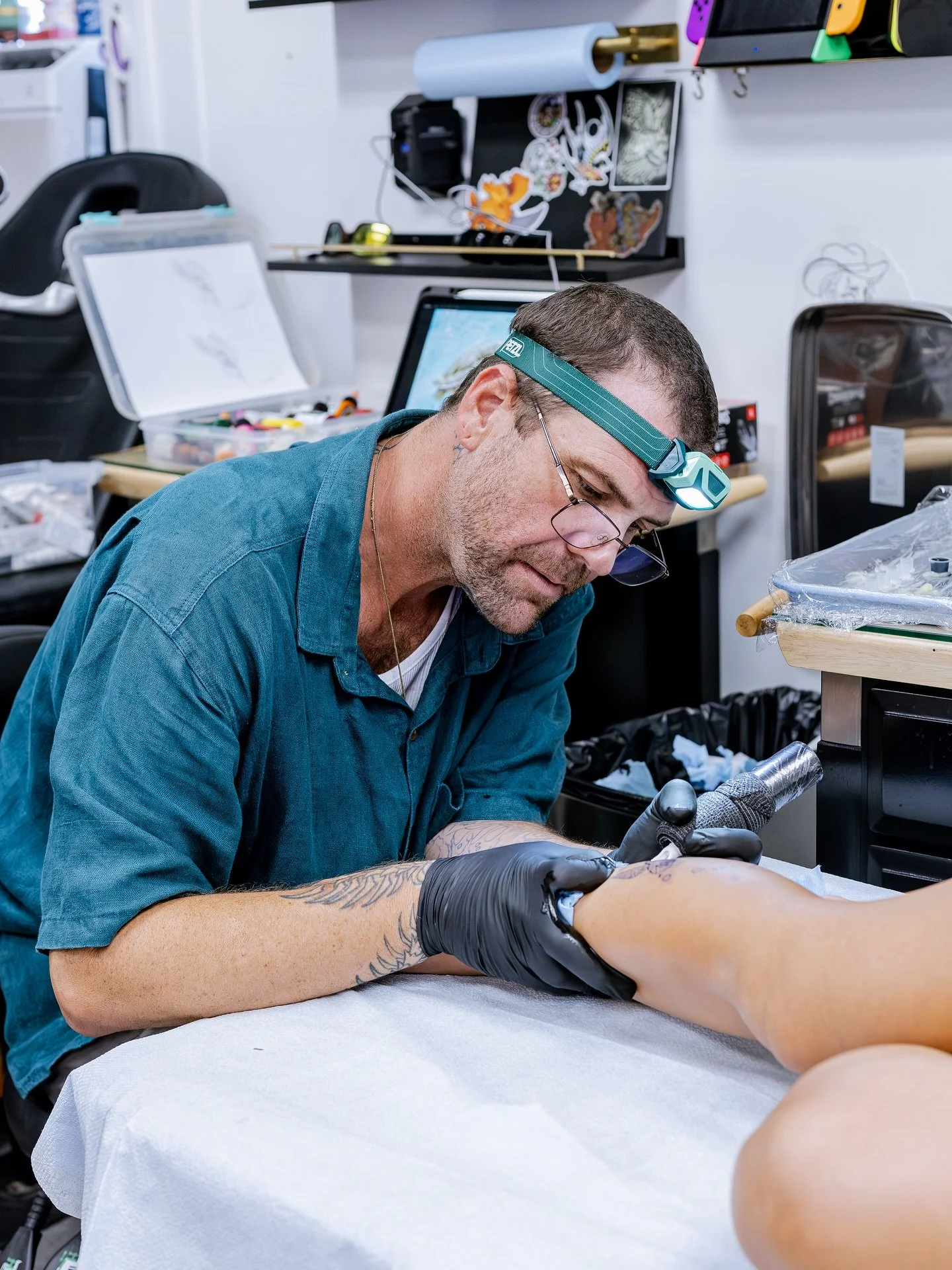 Guess who&rsquo;s back? 🤭&nbsp;@rddesoto_tattooart

RD returns back to Kaua&rsquo;i to guest spot with us. He&rsquo;ll be in the shop Thursday - Saturday, and is taking walk-ins and appointments. He has lots of ready-made designs on his Instagram to