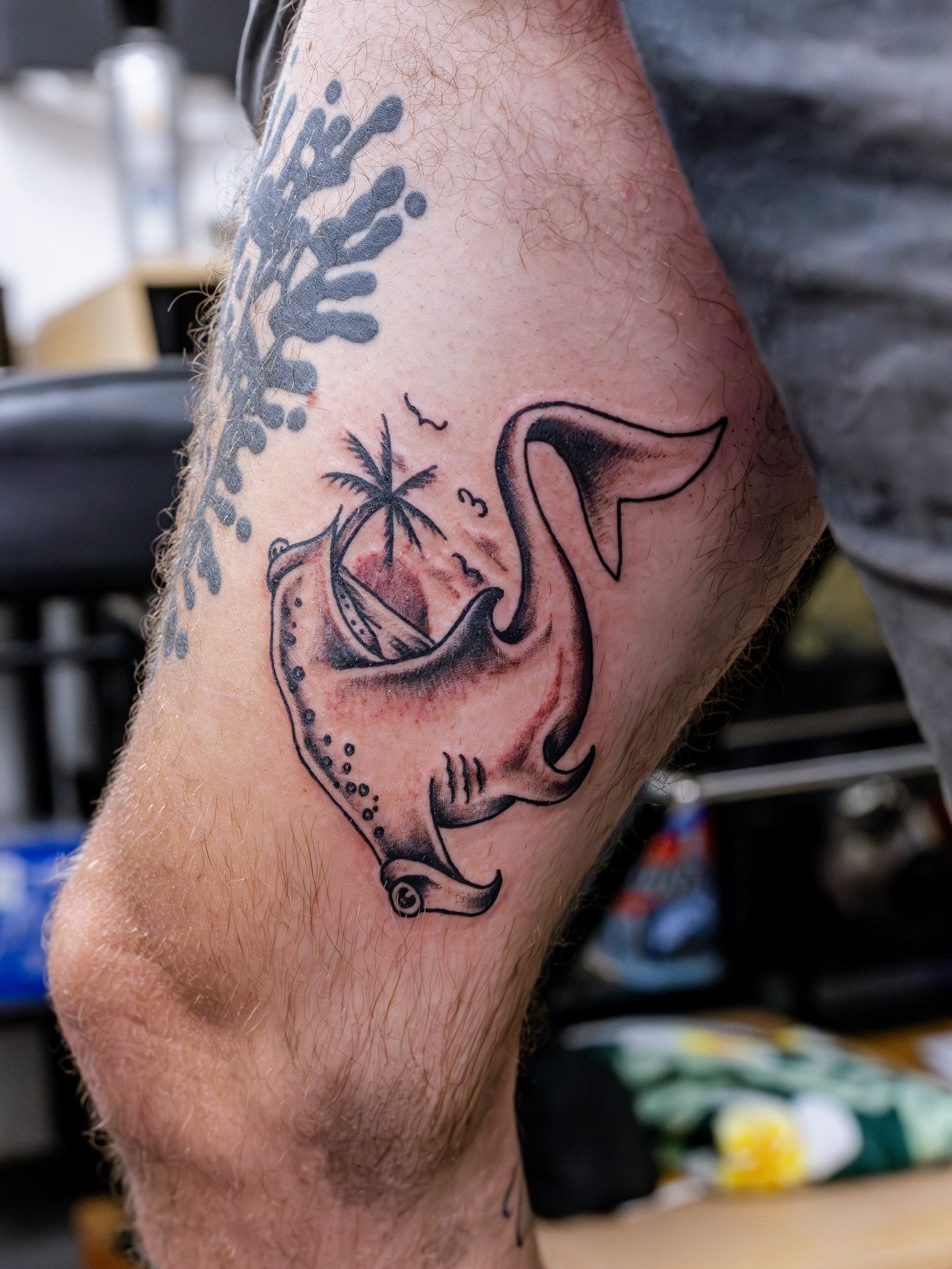 Hammerhead Shark Tattoo for Greg 🦈

All he said was, &ldquo;I want a hammerhead,&rdquo; and the vision took off from there 😮&zwj;💨&nbsp;Since it was his first Kaua&lsquo;i visit, Dani added a subtle touch of paradise to make it memorable 🤙&nbsp;T