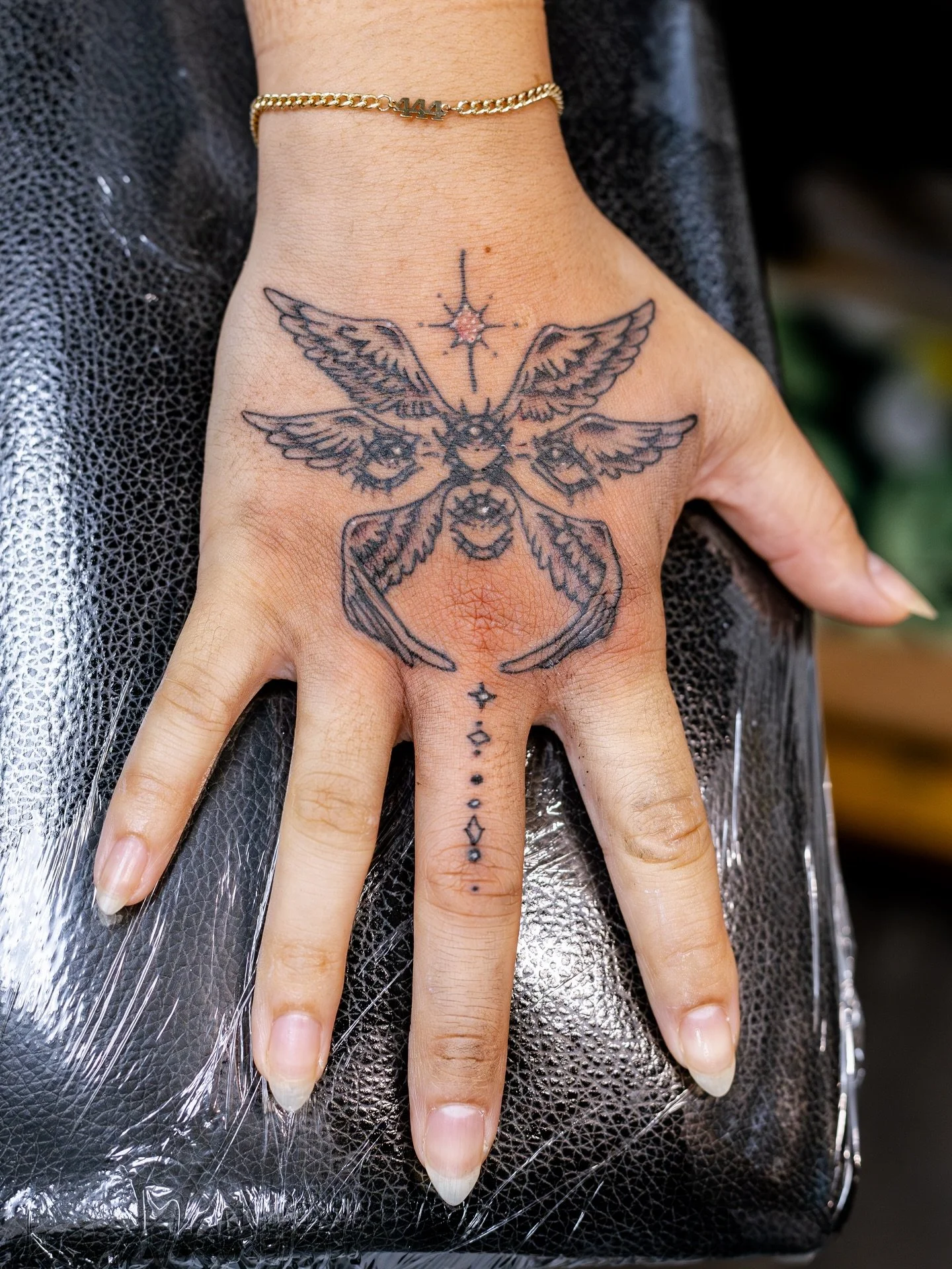 Seraphim Tattoo on @parker_picas 👁🪽 done by @lucky.clubs &clubs;️

Thank you Parker for returning to Happy Yokao Tattoo as always ❤️&zwj;🔥&nbsp;Until next time 🤙

Stop by the shop:
🚶&zwj;♀️: Walk-ins welcome
⚡️: Lots of flash designs
⏱: Open 11 