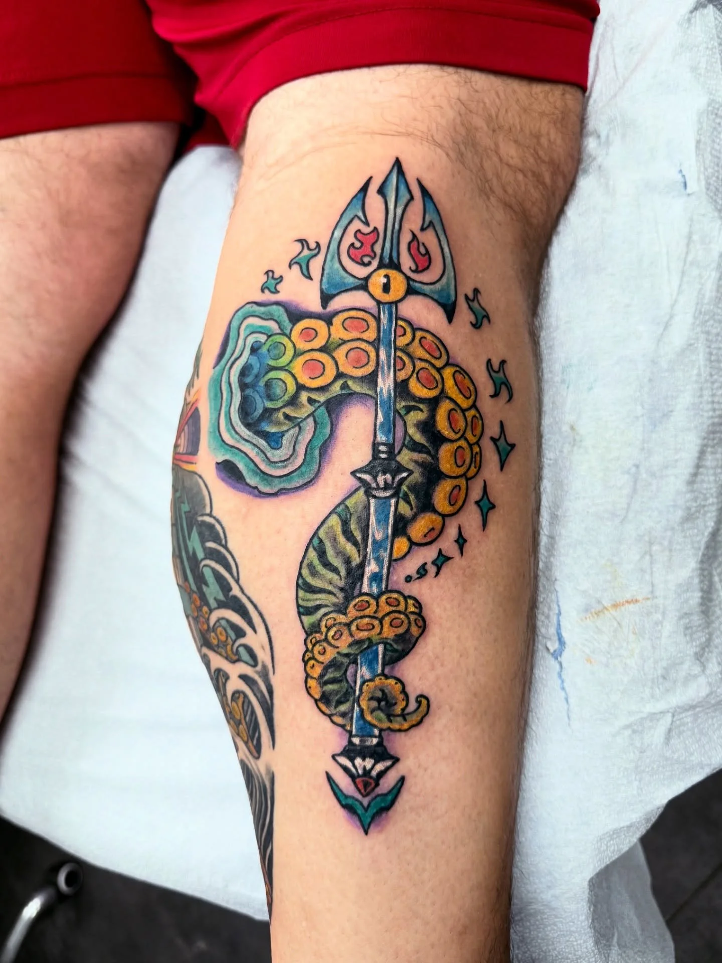 The wackier, the better 🔱&nbsp;

Check out this trident tattoo @1000yokai did on Ryan 😮&zwj;💨&nbsp;This is Ryan&rsquo;s second custom piece from Brian! Thank you for the trust and coming back to Happy Yokai Tattoo during your visit 🤙&nbsp;

Let&r