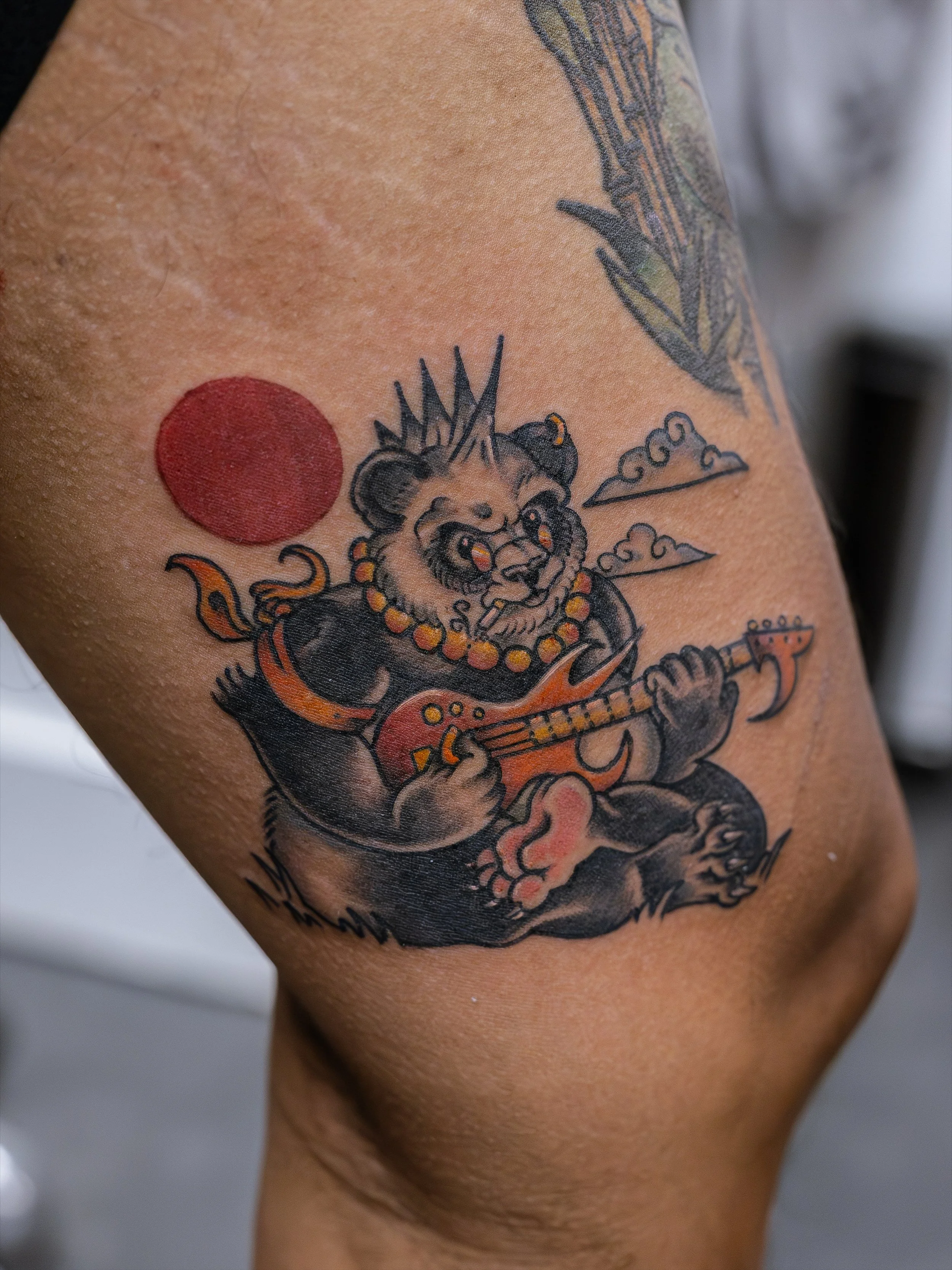PANDA 🐼🎸🤘🏼 A custom panda tattoo for @uav808 panda collection. Thank you for booking an appointment with @lucky.clubs 🔥&nbsp;Any guesses what song he&rsquo;s playing?

Stop by the shop:
🚶&zwj;♀️: Walk-ins welcome
⚡️: Lots of flash designs
⏱: Op