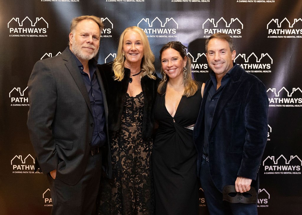 R62_4267KevinSchmidt,TracySchmidt,JesseEisenberg,JamesEisenberg.jpg
