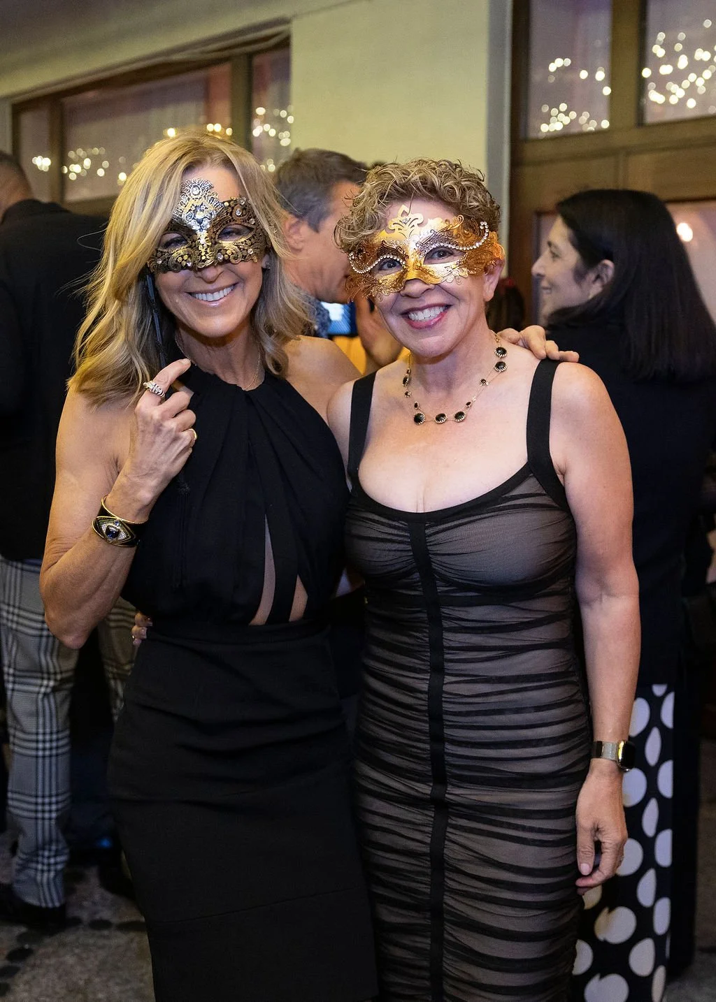R62_4250LaraSpencer,SueBodson.jpg