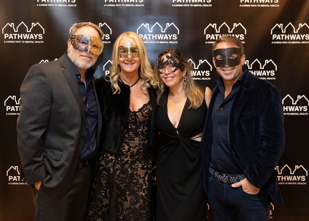 R62_4264KevinSchmidt,TracySchmidt,JesseEisenberg,JamesEisenberg.jpg