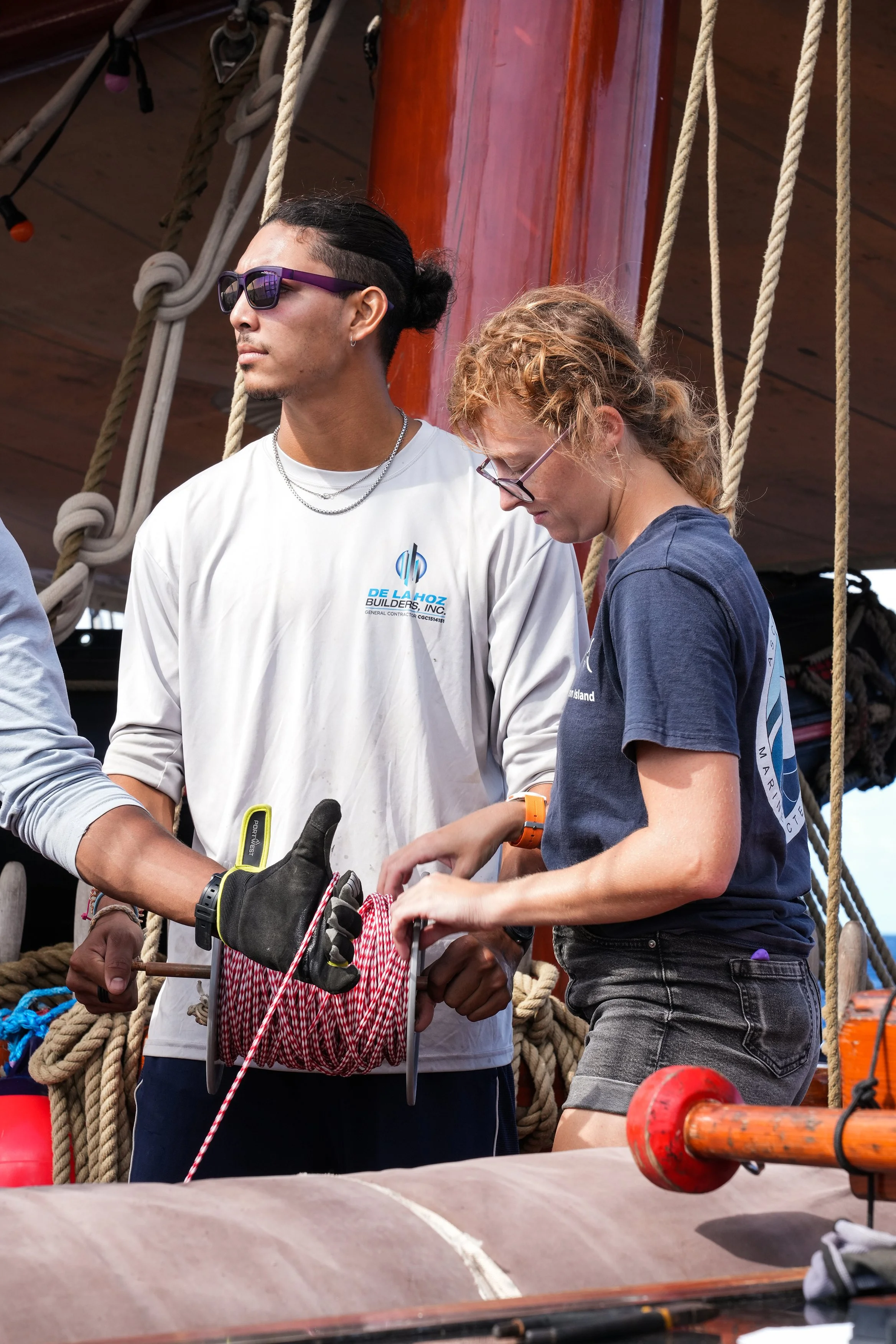 19 Stefan and Mel hauling rope.jpg