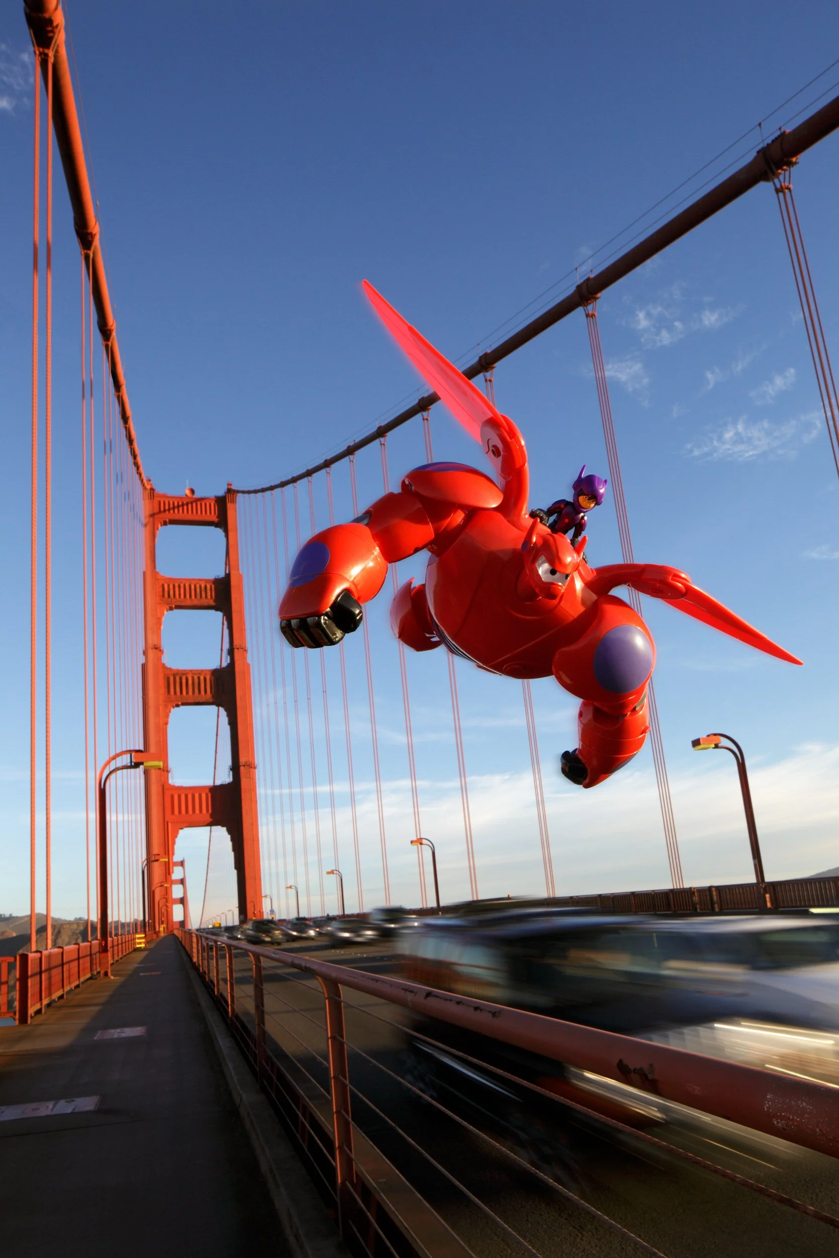 Baymax_Hiro_Golden_Gate_Bridge.jpg