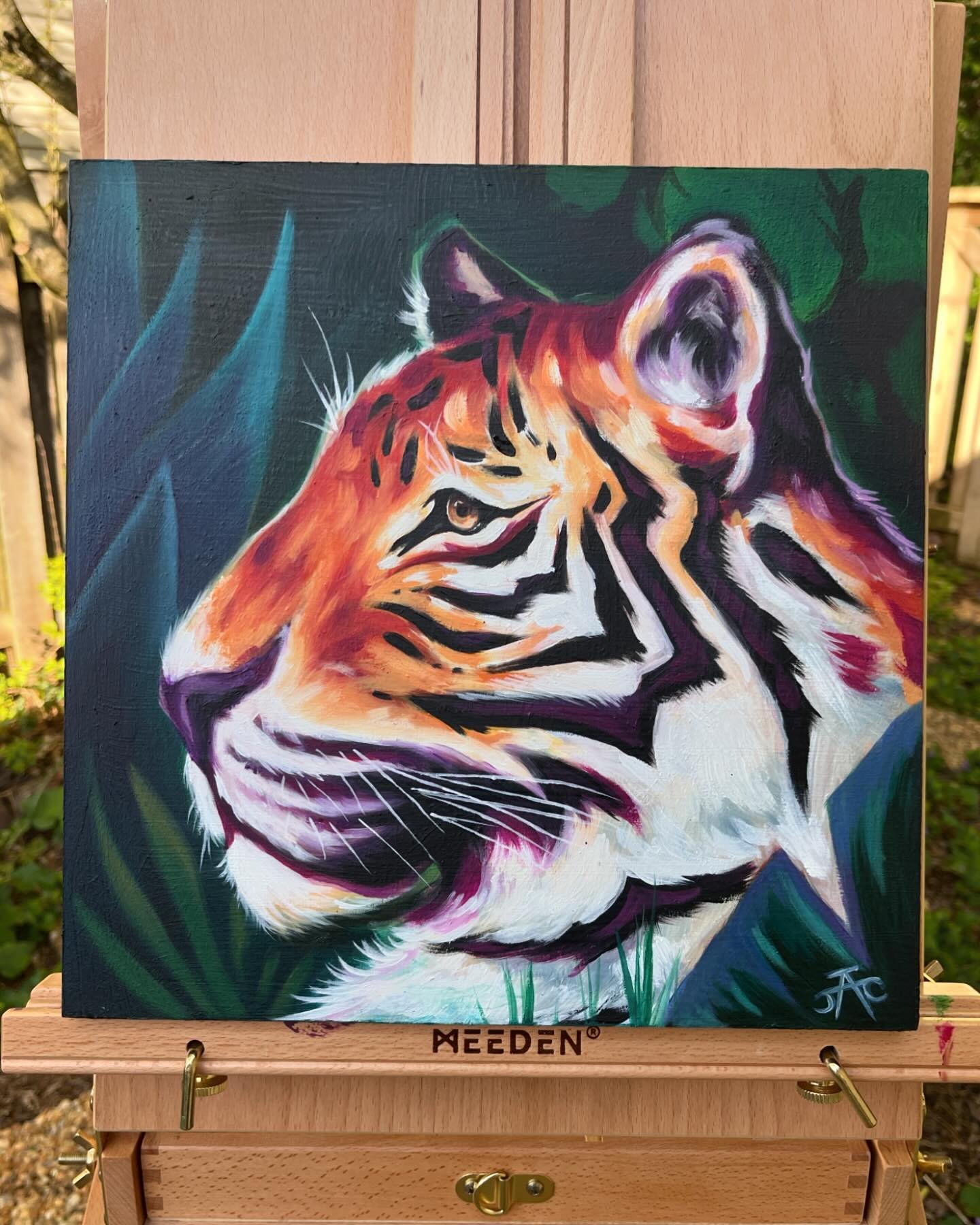 Happy Sunday! 

Reused an old wood panel to give life to one of my big cat sketches. I was feeling the Lisa Frank bright rainbow colors when painting this. 💜💛🧡

12x12 oil painting on wood

#oilpainting #meedenart #bigcatswildlife #artistsoninstagr