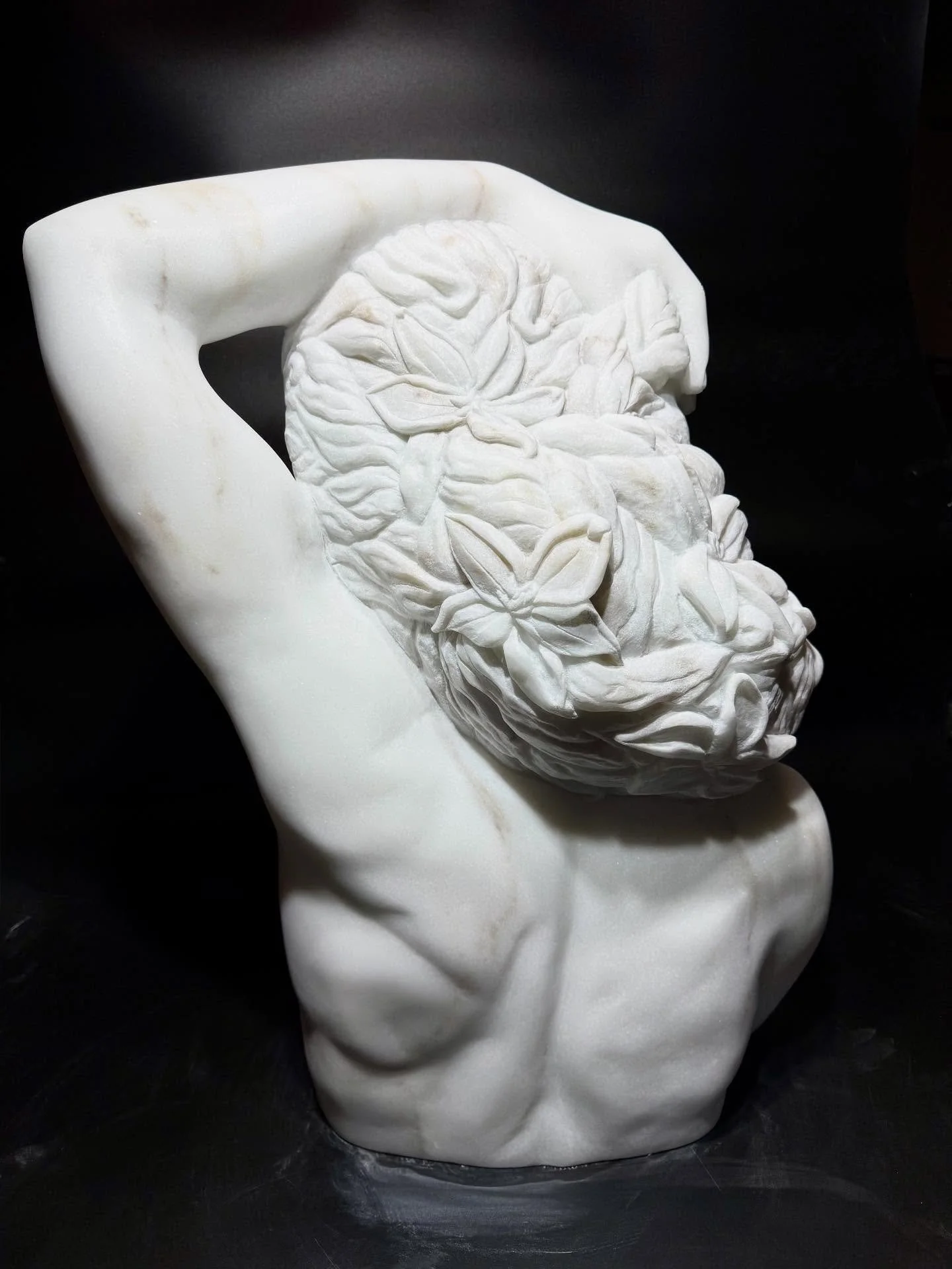 First marble pics completed. 
Mentana Diana Eterna.
#burlycarving
#juliagermanfinearts 
#womensculpture