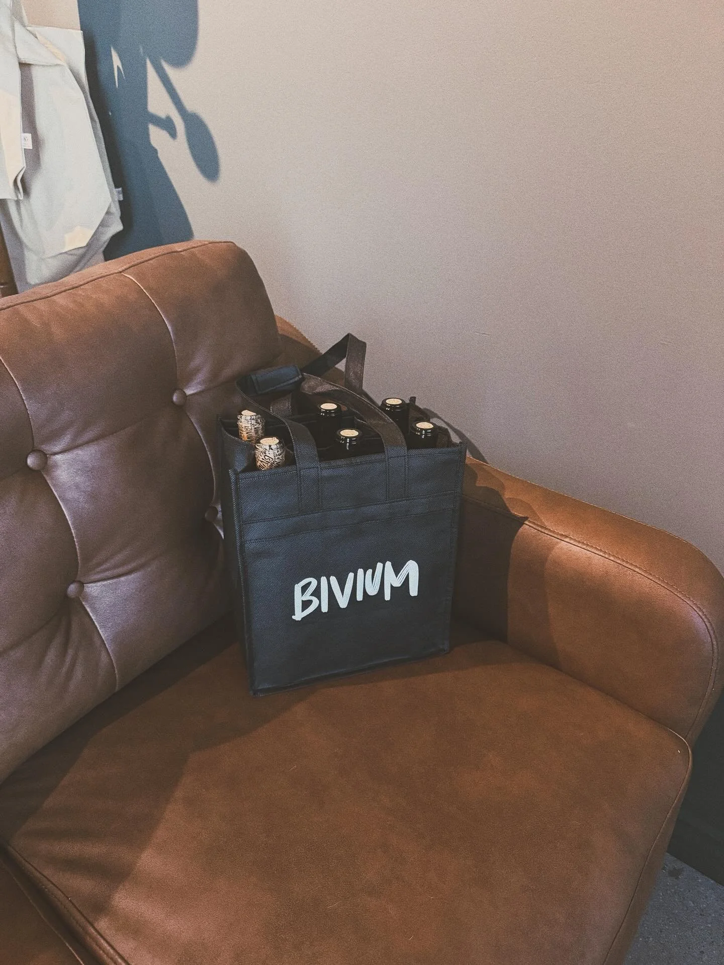 Happy Small Business Saturday 🙌🏻🍷🎁

Our Black Friday sale is still going strong and there&rsquo;s a bag of wine just like this with your name on it! 

10% off all bottles purchased at the tasting room this weekend (in addition to member discount)