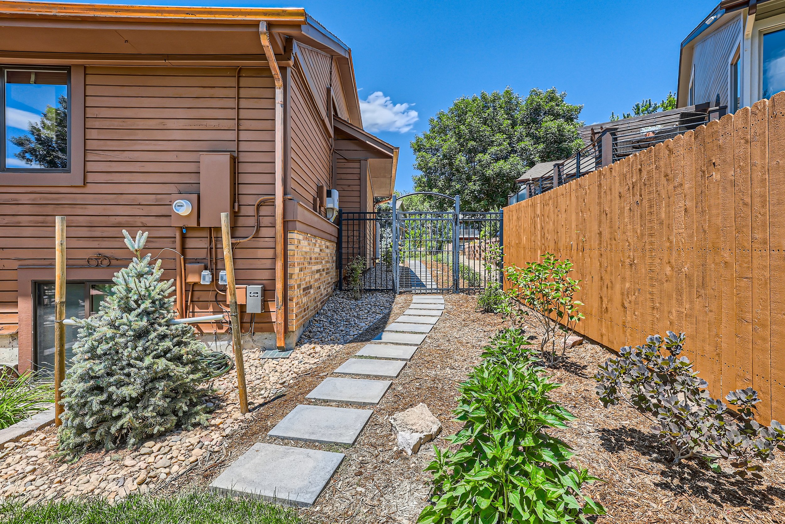 7485 Queen Cir - Print Quality - 022 - 23 Exterior Side.jpg