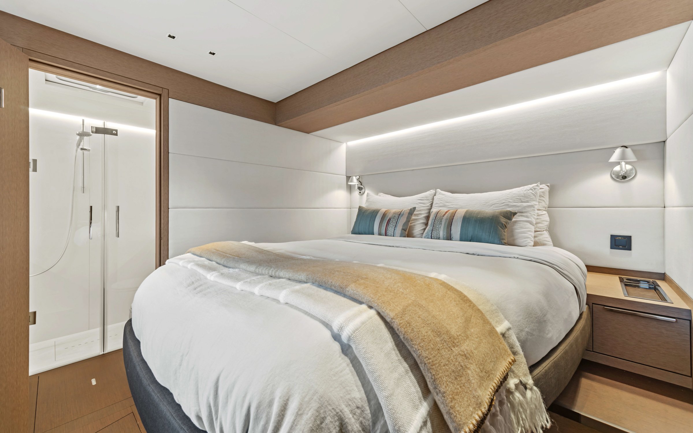 Cabin-Port-Fwd-2.jpg