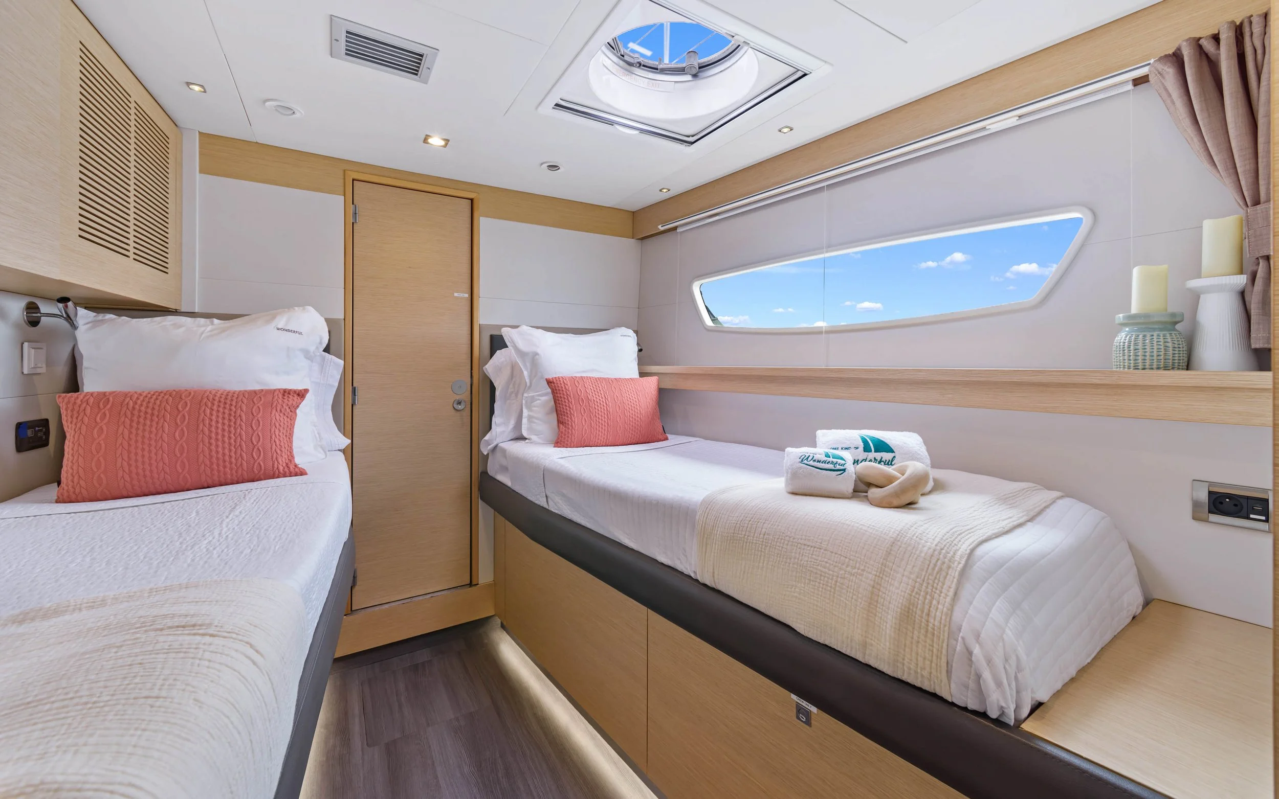 Cabin-Stbd-Fwd.jpg