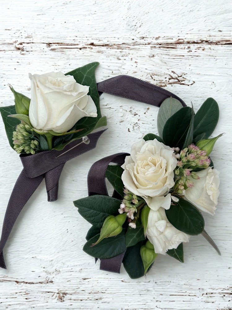 CORSAGE