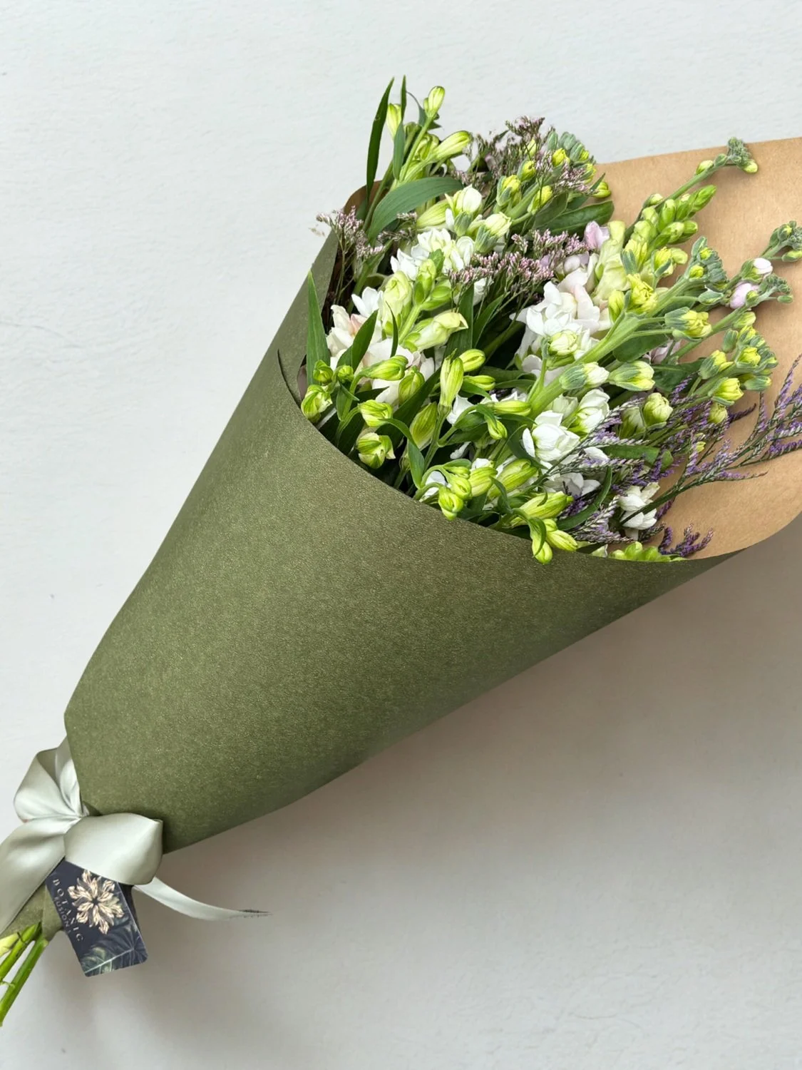 A charming mix of fresh cottage blooms, hand-selected by Botanic Fusion's lead florist. Perfect for flower lovers who enjoy styling their own arrangements.