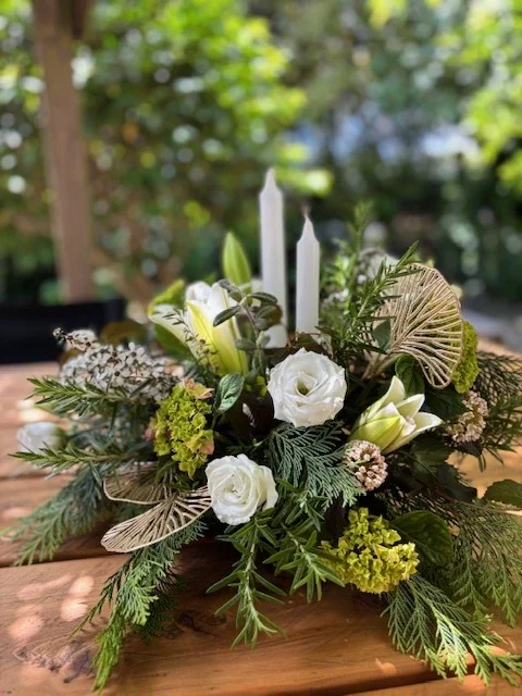 FESTIVE TABLE ARRANGEMENTS