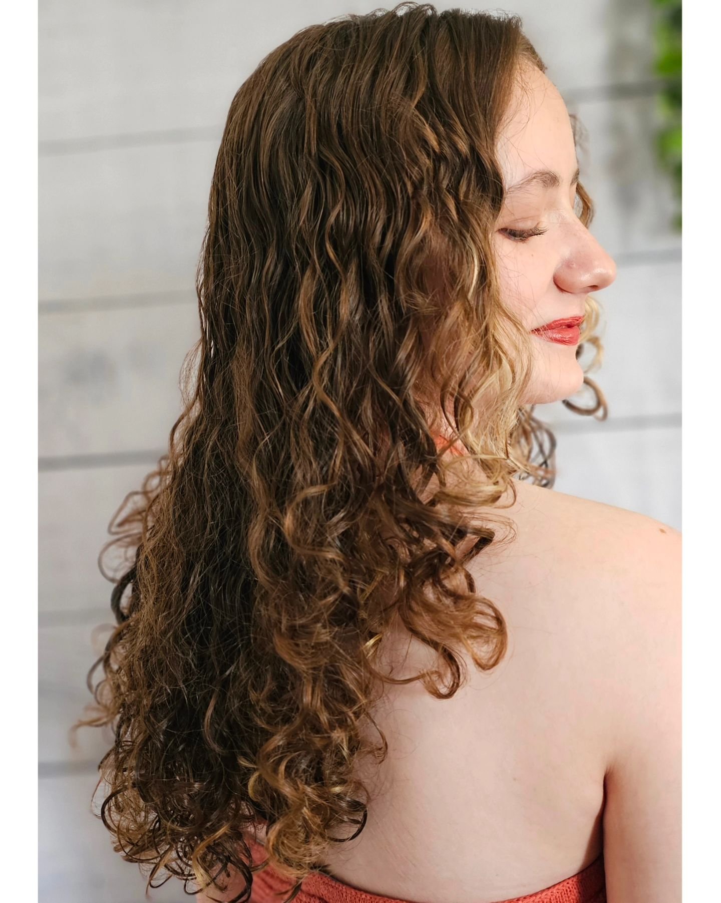 Curls for days! Gave this gal some more shape and volume for her beautiful natural curls! Swipe for more! 
#curlyhair #naturalcurls #curls #curlsfordays #curlyhairdontcare #hairstylist #hairlife #homesalon #owner #bossbabes #719hairstylist #719hair