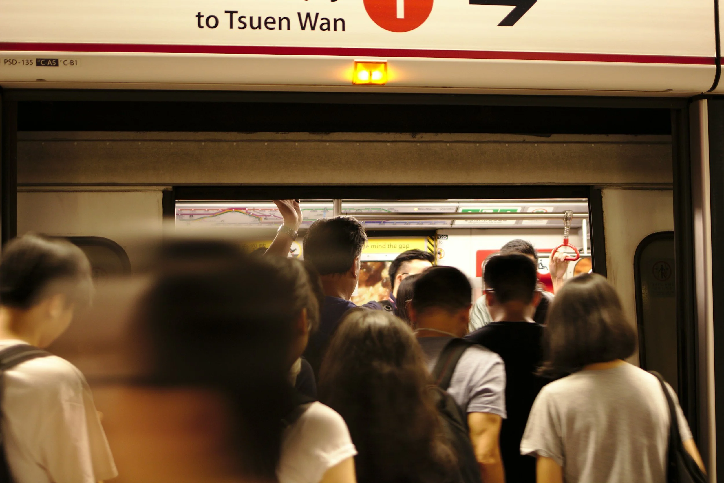 Flu vs COVID-19 vs RSV: What Hong Kong’s Current Respiratory Virus Trend Means for Shared Environments   流感 vs COVID-19 vs 呼吸道合胞病毒：香港當前呼吸道病毒趨勢對公共場所意味著什麼