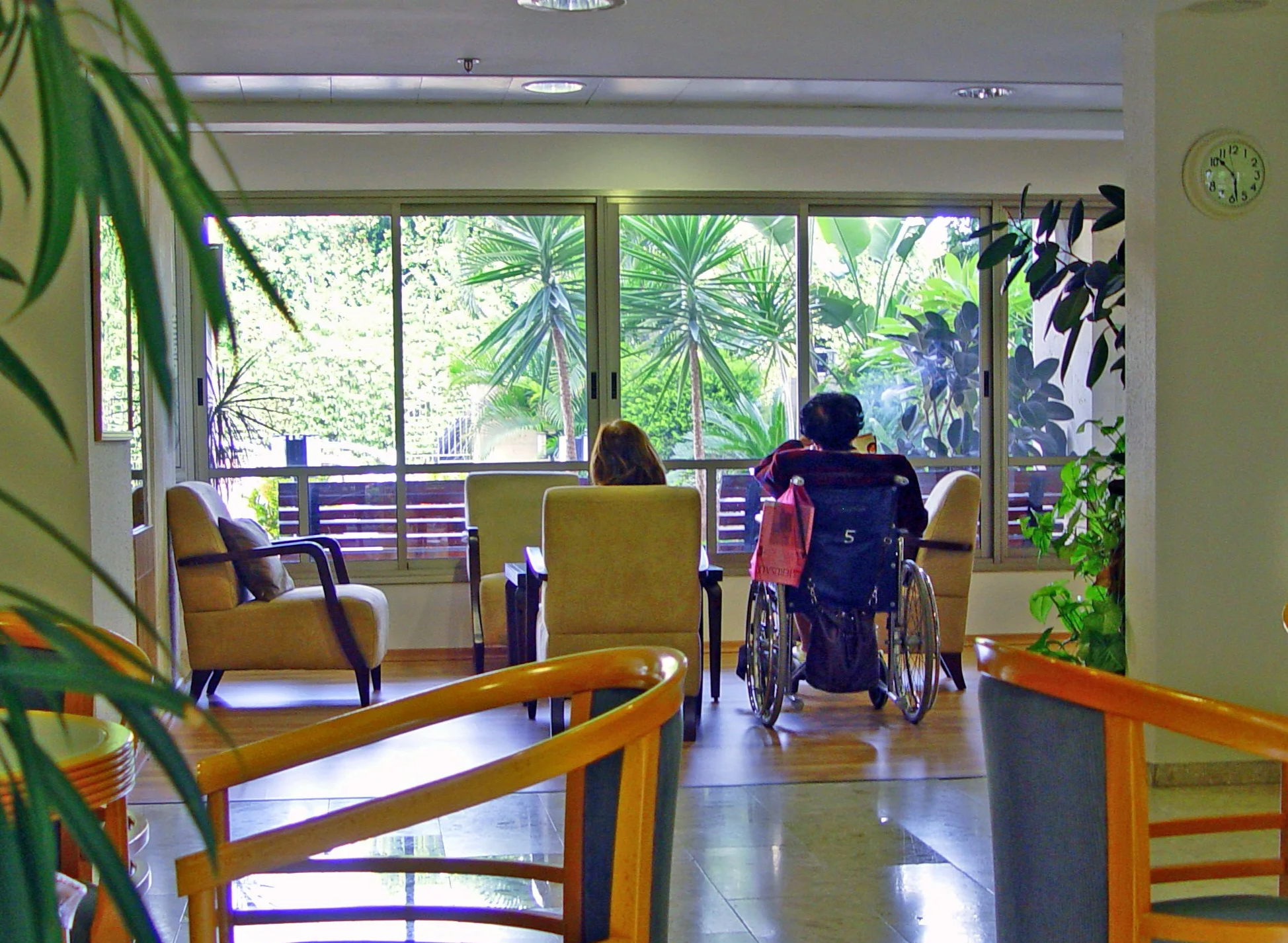 Surface Hygiene in Elderly Homes and Day Care Centres: What the ATP Findings Really Show    安老院舍與日間護理中心的表面衛生：ATP 檢測結果告訴我們什麼