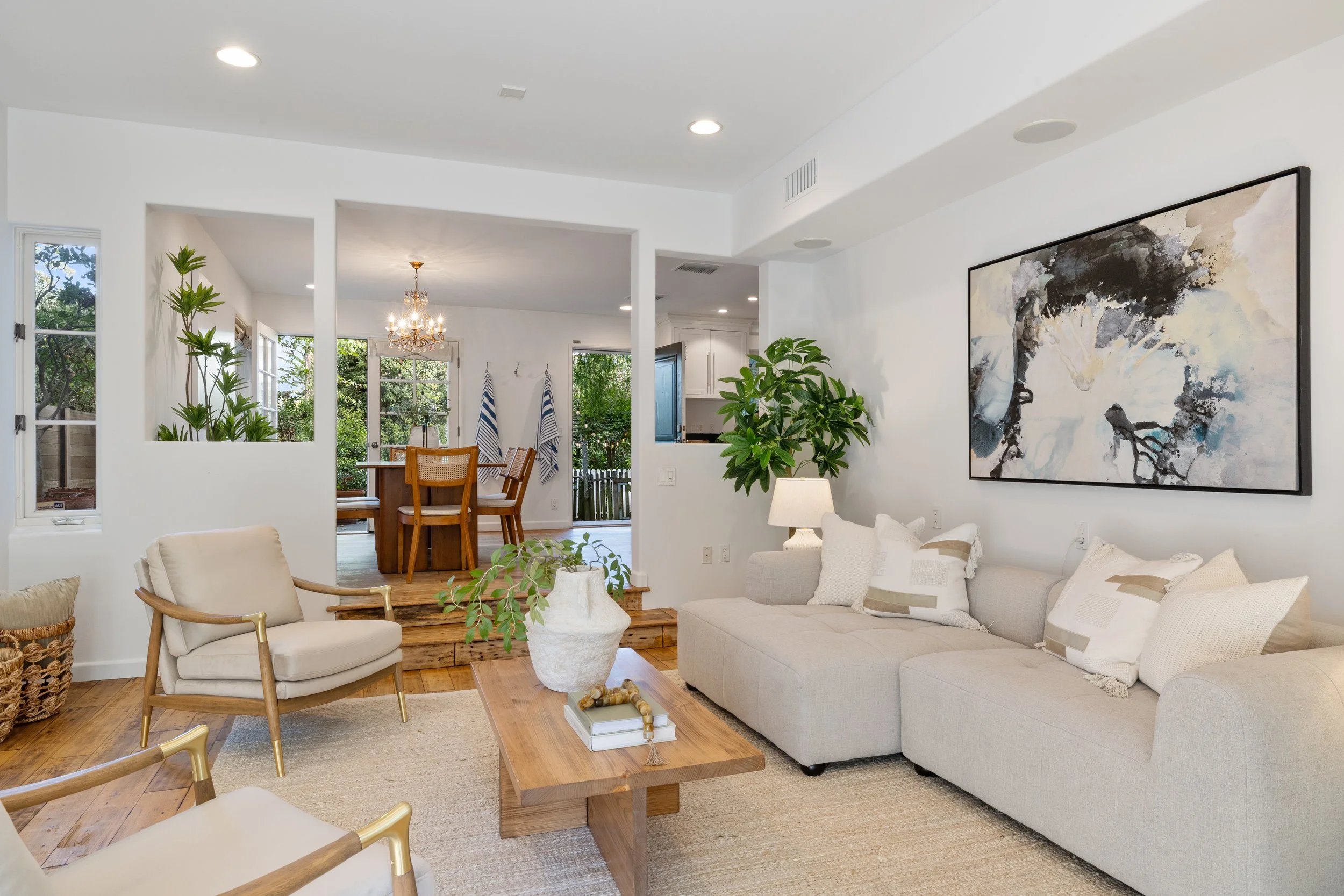 venice-beach-house-living-room-staging.jpg
