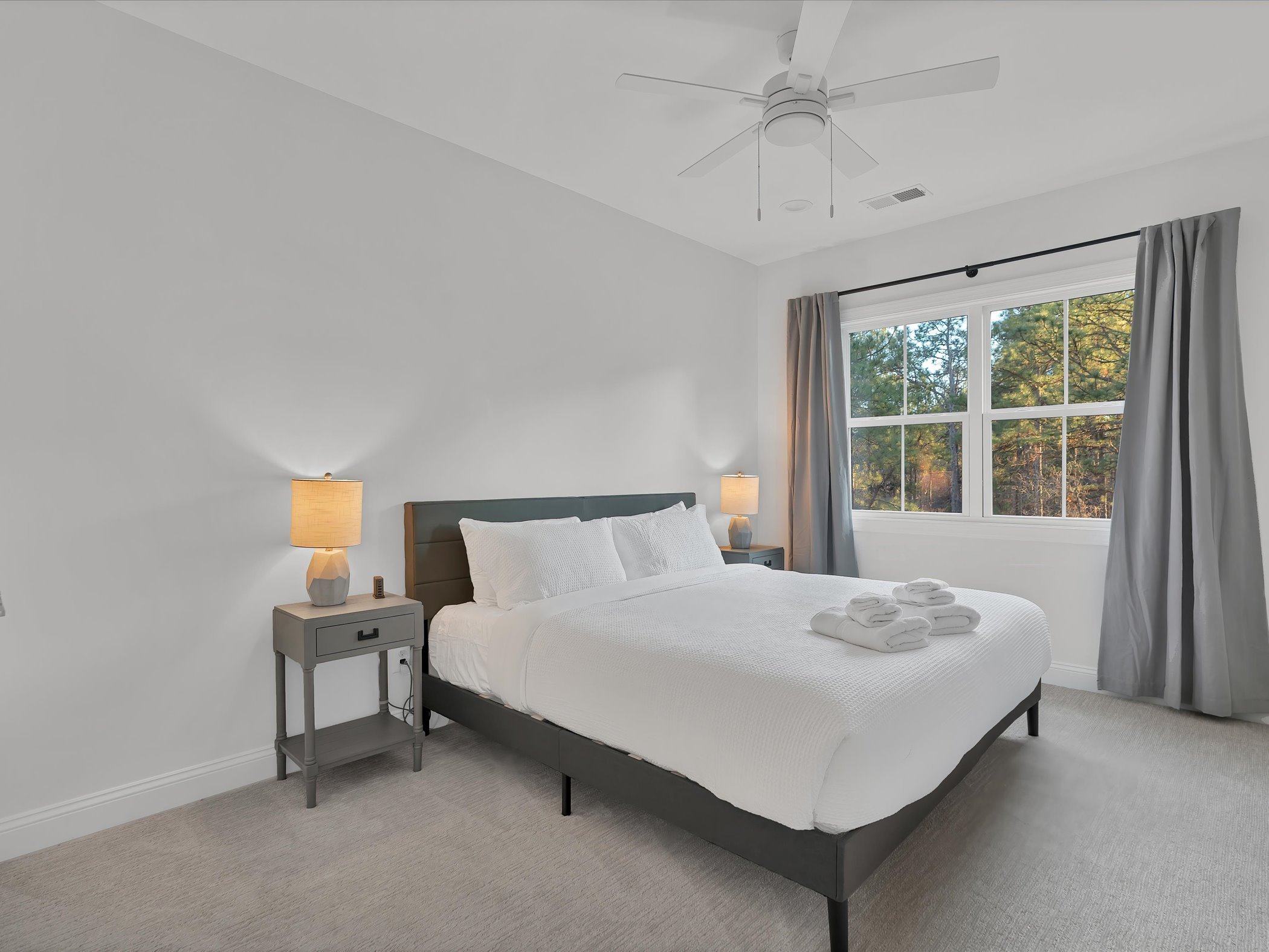BR3: King bed, 55" TV, views of the 2 acre backyard