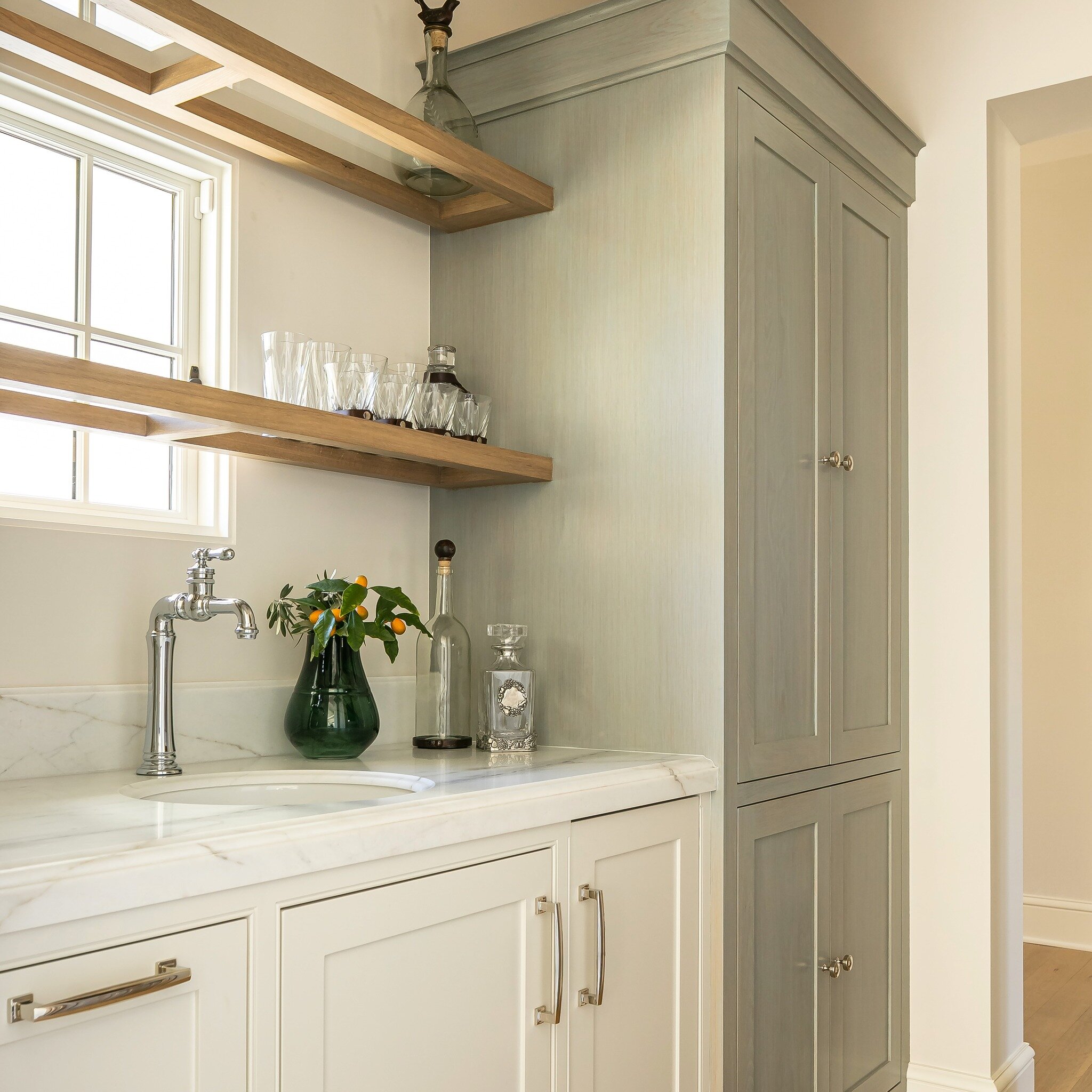 Butlers Pantry with a Twist 🍋

#butlerspantry #shelfoverwindow #interiordesign #remodel #construction #shadycanyon #intimateinteriors #kitchengoals #builtbetter #willhoitconstruction