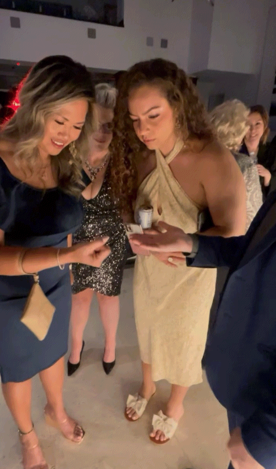 Ari Novick performing close-up corporate magic in Jacksonville.