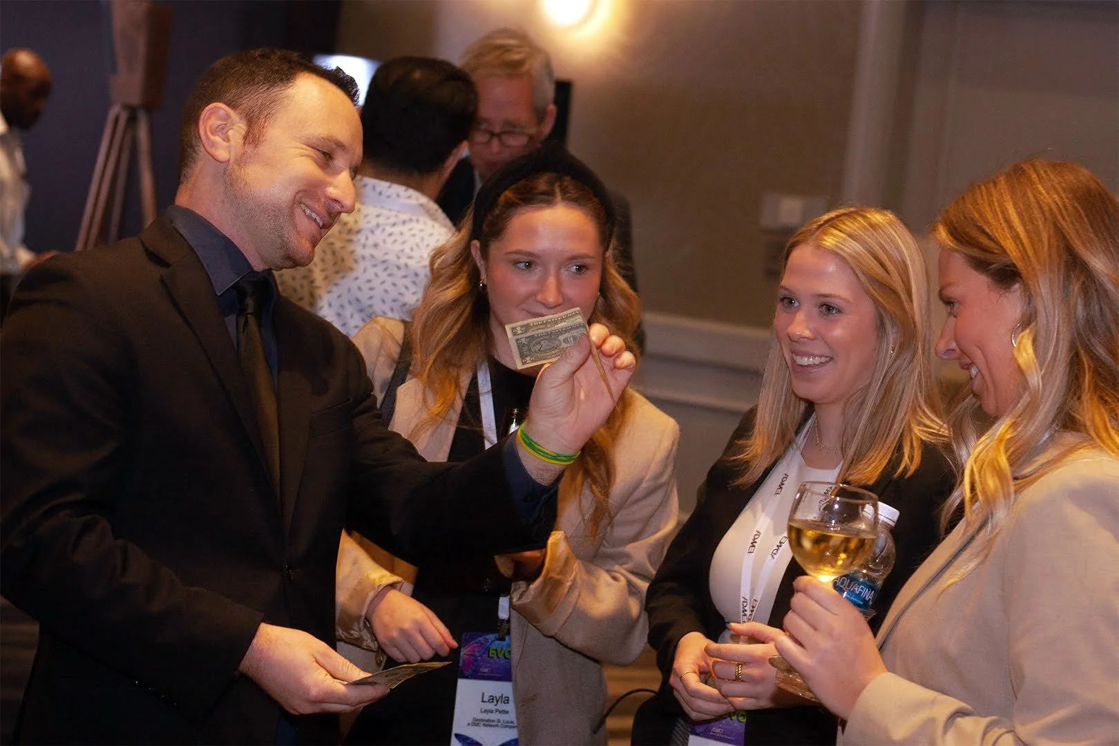 Corporate magician Ari Novick performing close-up magic at a corporate event in Orlando Florida