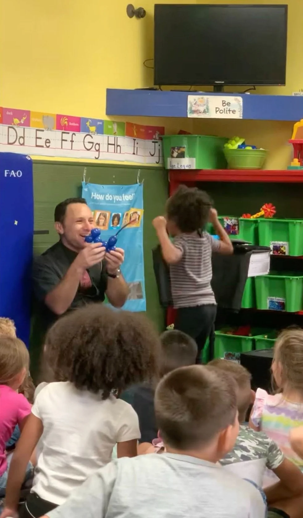 Orlando children's magician Ari Novick performing an entertaining magic show for kids