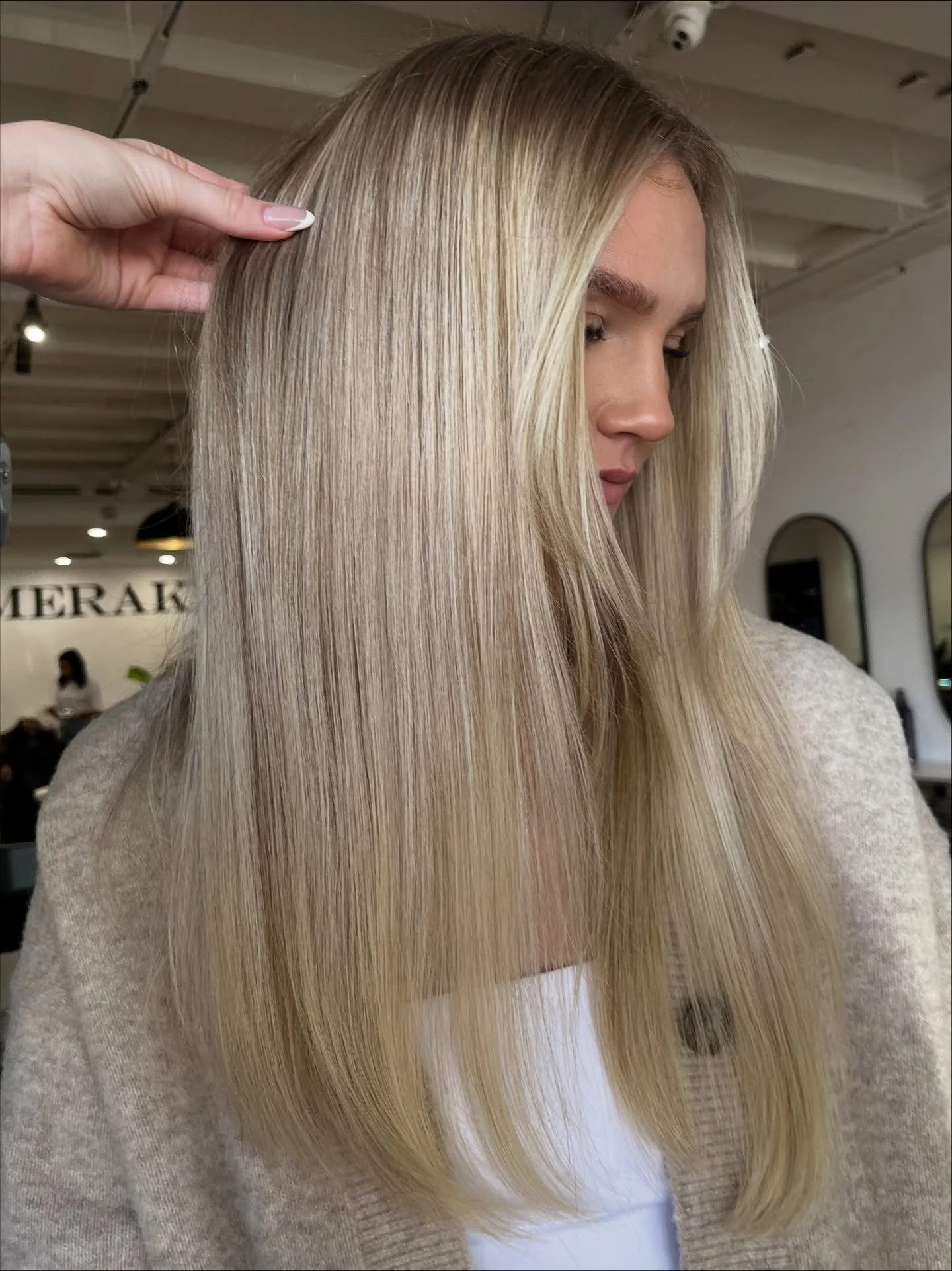 Blondes really do have more fun&hellip;. Especially when the foils are fresh! ✨

Colour &amp; styling by @riss_merakionbeaufort 🫶🏼
Books are filling up quick, so get in now!

Service Breakdown
3/4 head foils
K18 Mist + Mask
Advanced toner
Blowdry L
