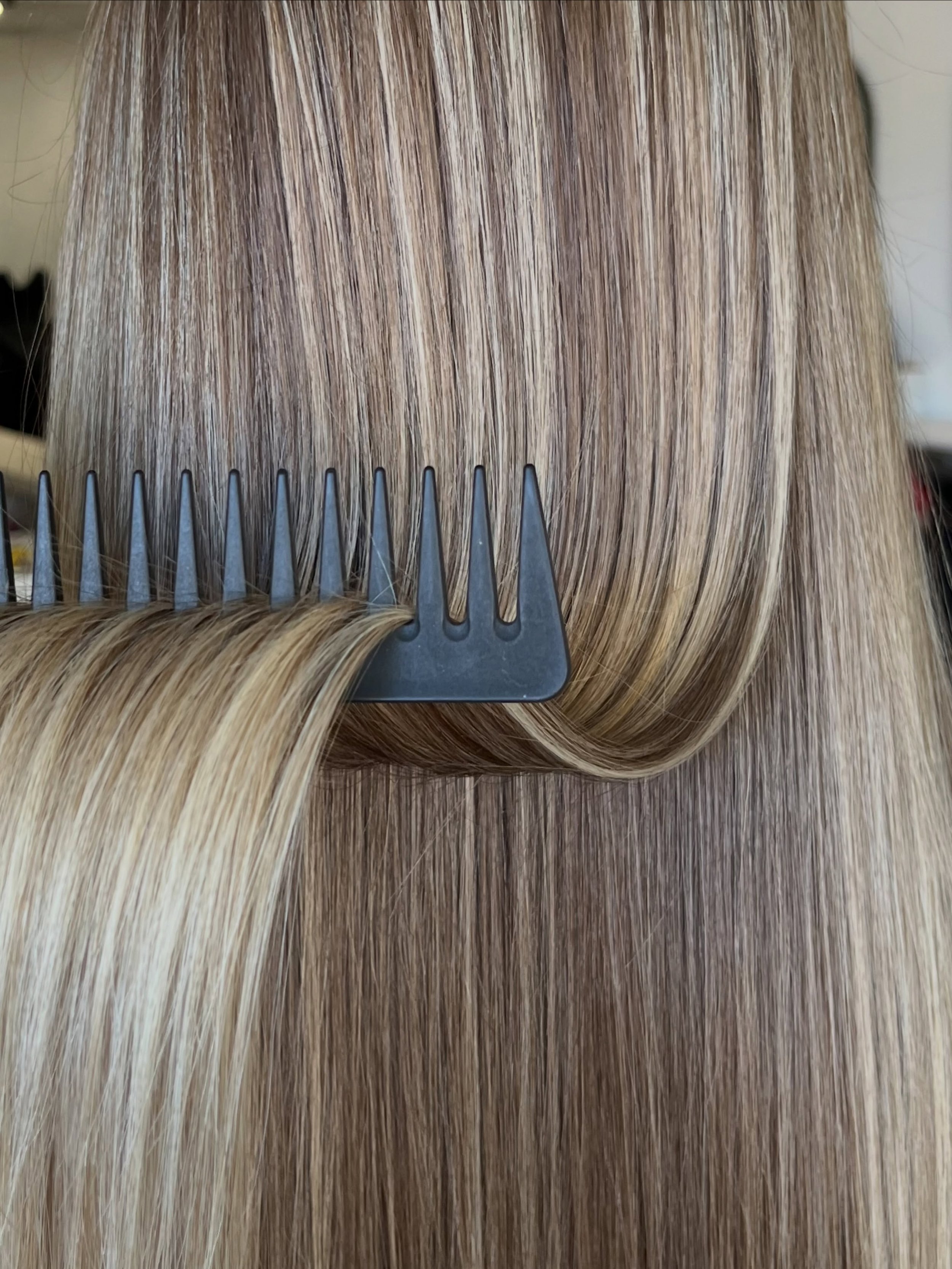 Yes, we do straight hair too 😉

We post a lot of waves and blowouts but there is plenty of pretty straight hair that leaves the salon as well ✨

Do you prefer straight or wavy? 

Hair by a mix of our talented team 🩵
#straighthair #mountlawleylife #