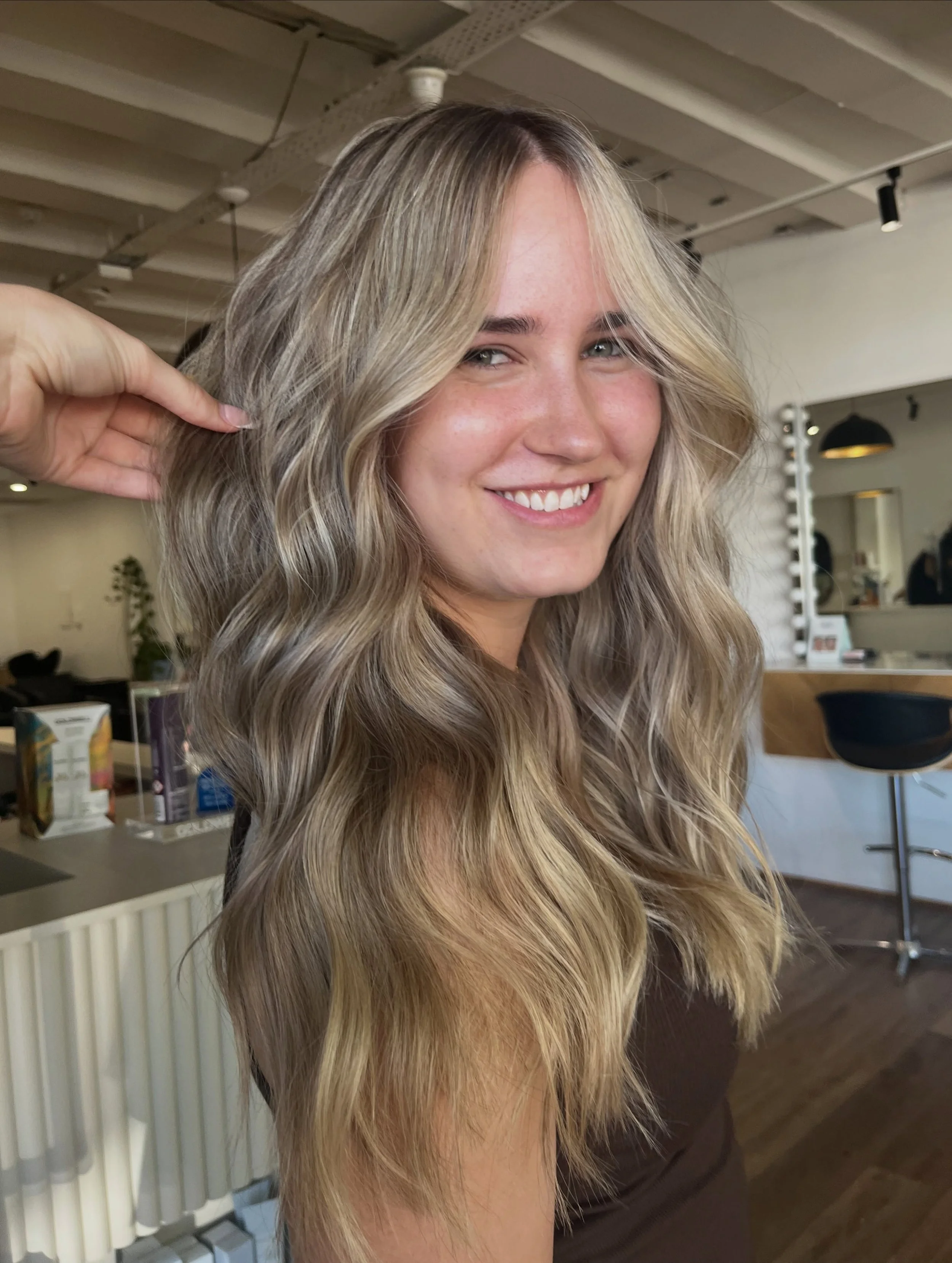 Your next blonde inspo pic! HIT SAVE

@scoutsimmonds we love you as a blonde😮&zwj;💨

Colour created by @riss_merakionbeaufort 
With @goldwell.global 
Styled with @silverbullethair and @kevin.murphy.australia 

Sustainable salon
Dog friendly 
Mount 