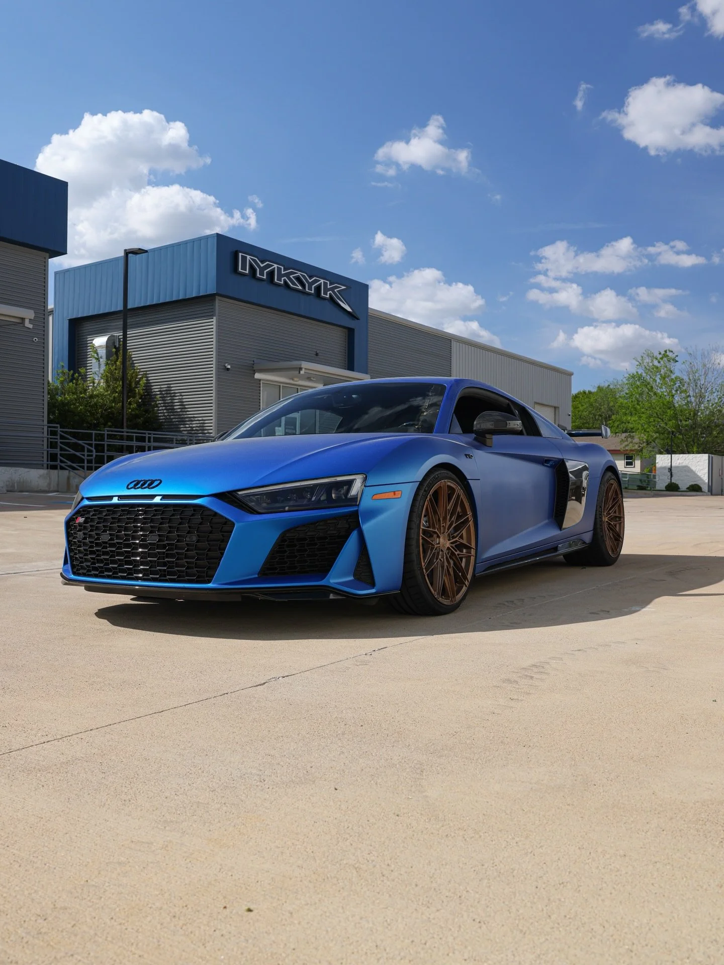 Another gorgeous full car transformation in the books! 😍 Customer came in wanting to spice up his R8, and we did just that! New wheels and wrap to complete the look. What do you think? 💥

#r8 #r8lovers #carlovers #wrappingcars #iykykgarage