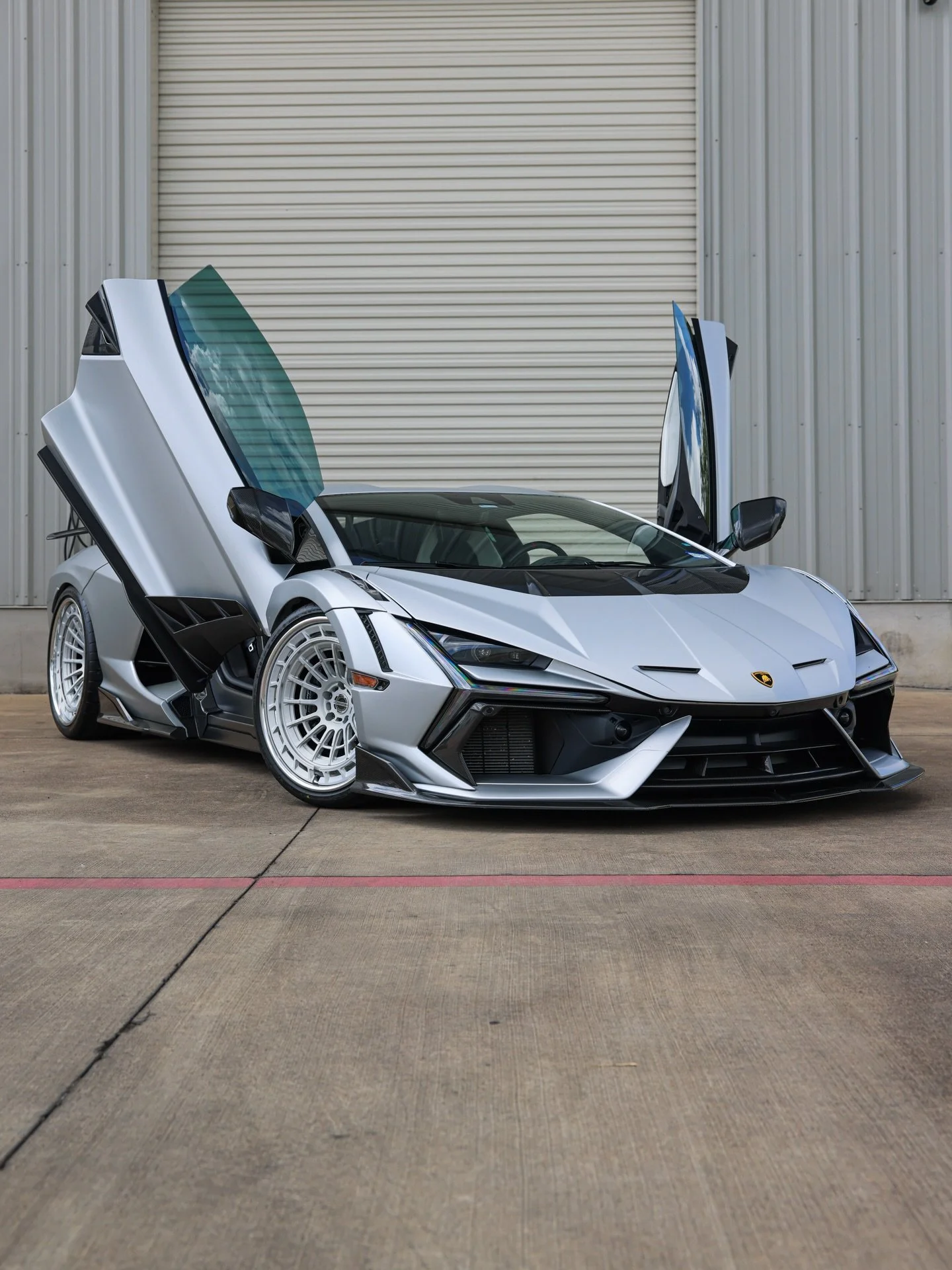 Custom Full Car PPF on this INSANE Widebody Lamborghini Revuelto for our friend @cashflow_matters 💥

#lamborghinirevuelto #rdbla #1016industries #lambolovers #widebody