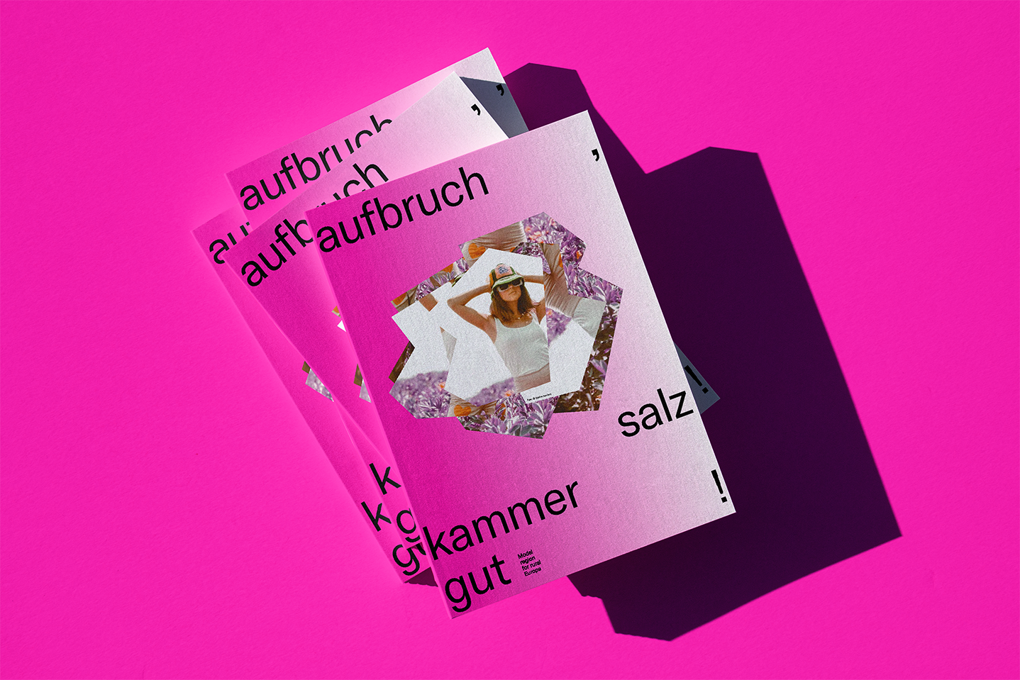 Einige Poster, Magazine und Flyer zur Kulturhauptstadt sind platziert, inszeniert vom Studio für Branding Doppelpaula
