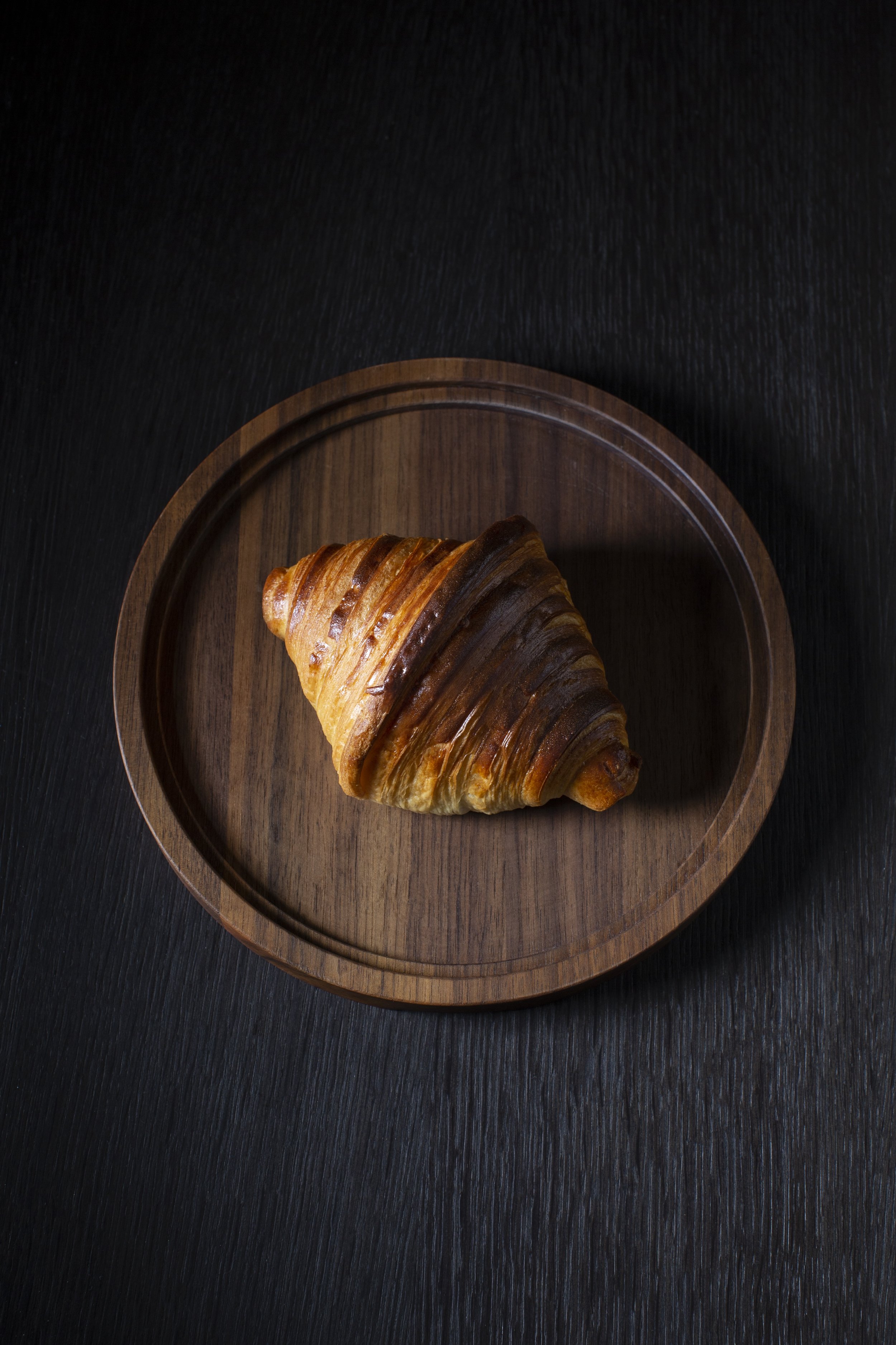 Ein Croissant vom La Sonett, inszeniert vom Studio für Branding Doppelpaula.