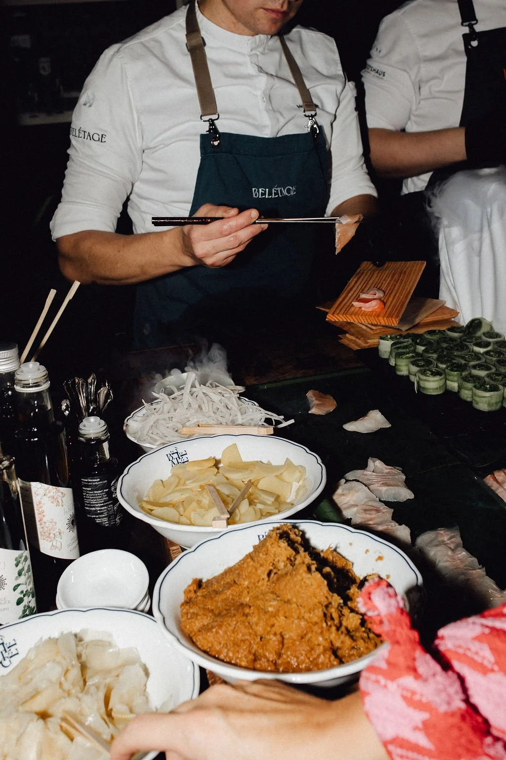 Sashimi – Eventfoto vom Opening Hotel Post am See. Branding, Orientierung und Umsetzungen von doppelpaula. 