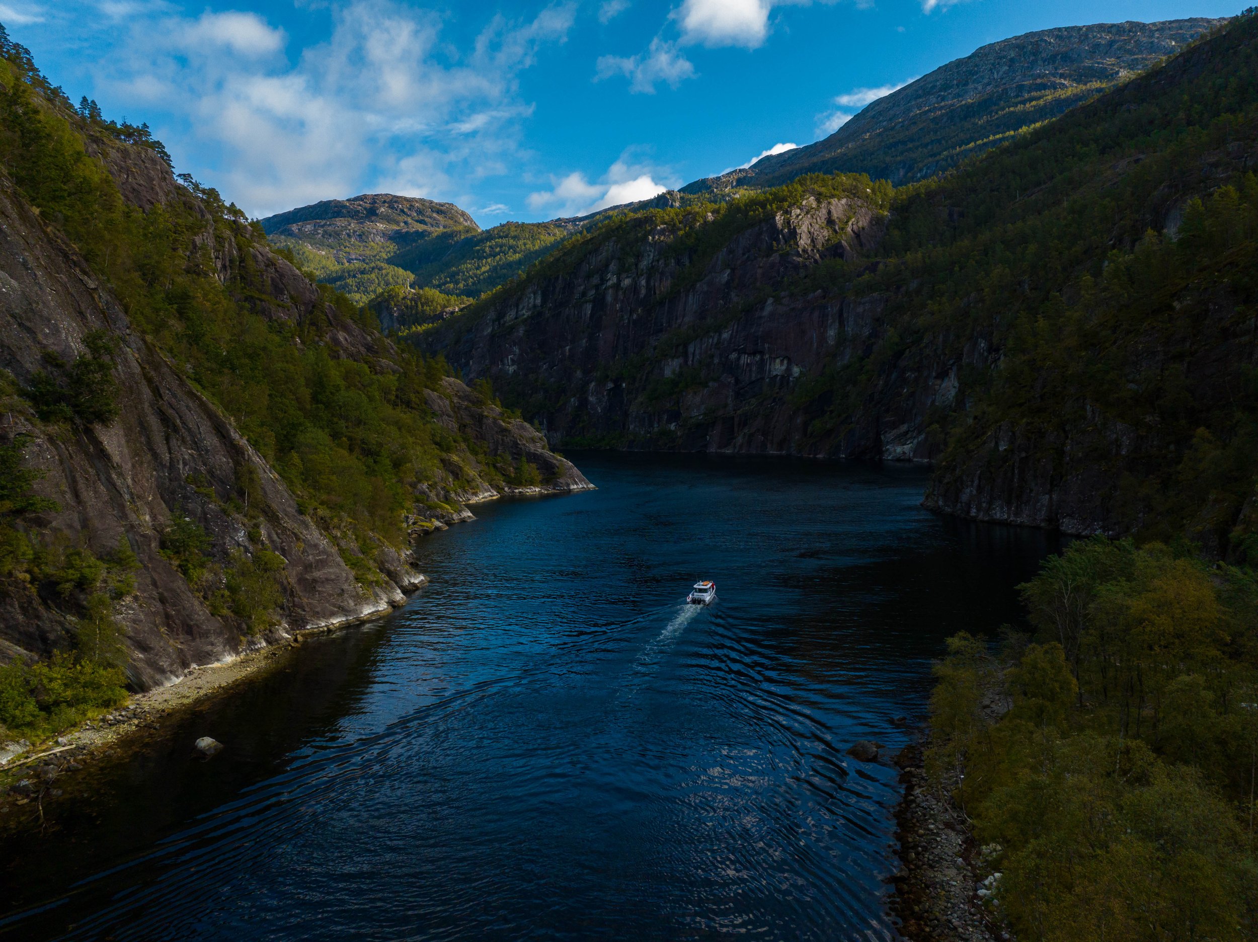 top-the-fjords-axopar-osterfjord.jpg
