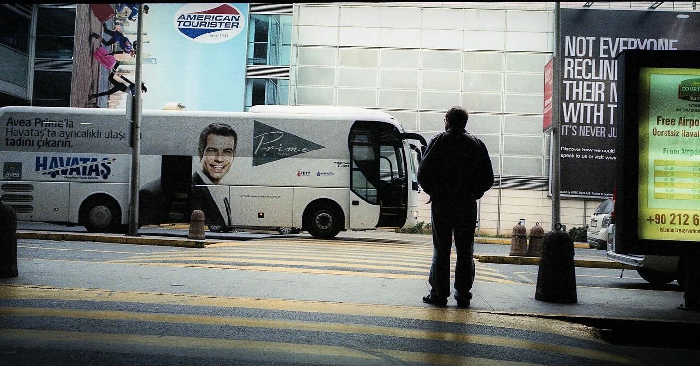 &laquo;&nbsp;Am&eacute;ricain tourist&nbsp;&raquo;

Hasselblad Xpan

Film photography 
From archive

#xpan #street #streetphotography #color #panoramique #travel