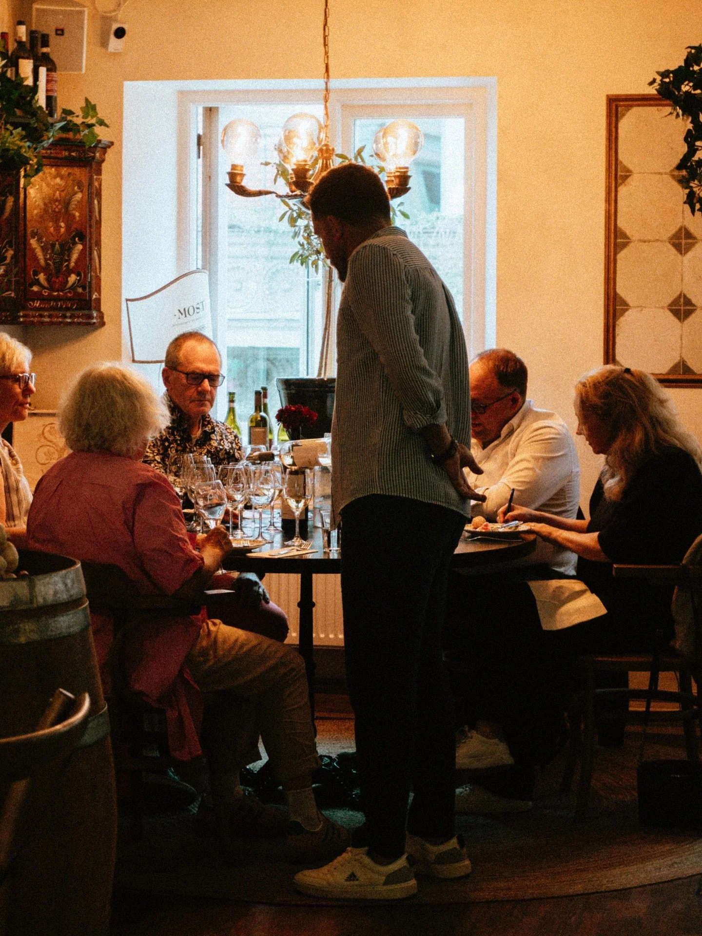 Vinprovning p&aring; onsdag och vi har n&aring;gra platser kvar! 🍷

Vill du l&auml;ra dig mer om piemontes viner? Boka de sista platserna direkt genom v&aring;r hemsida. 
N&auml;stan alla v&aring;ra viner &auml;r egenimporterade vilket ger oss m&oum