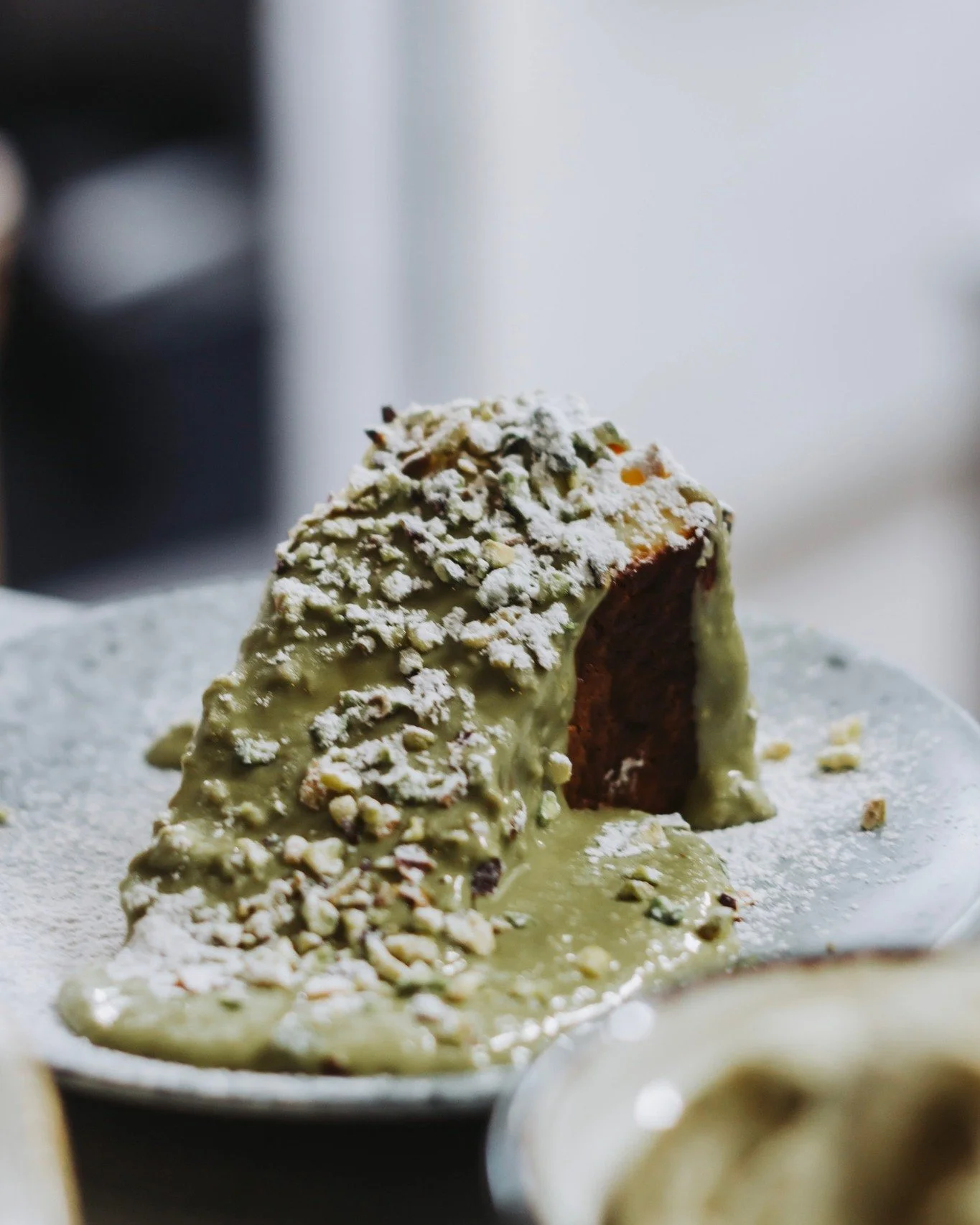 Cheesecake med pistagekr&auml;m 💫
Len, kr&auml;mig och fylld med smak av pistage.
Perfekt avslut p&aring; kv&auml;llen.

#malm&ouml;food #italienskak&ouml;ket #italienskmat #italianrestaurant