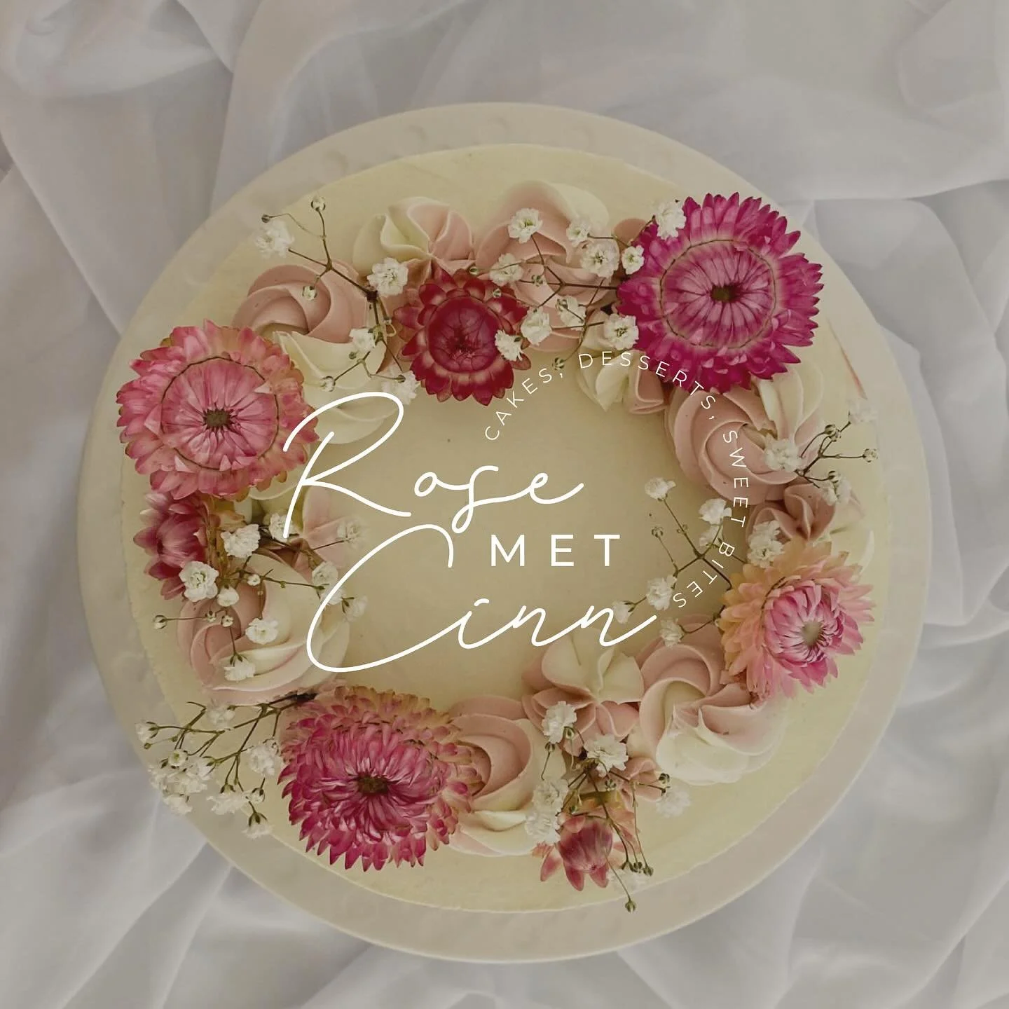 introducing Rose Met Cinn 🍰 throwback to this gorgeous logo for a cake, dessert and sweet bite business. Check out their page to see and order delicious, baked goodies there is so much variety 🤤🧁

Working with Jo on this one was a delight and the 