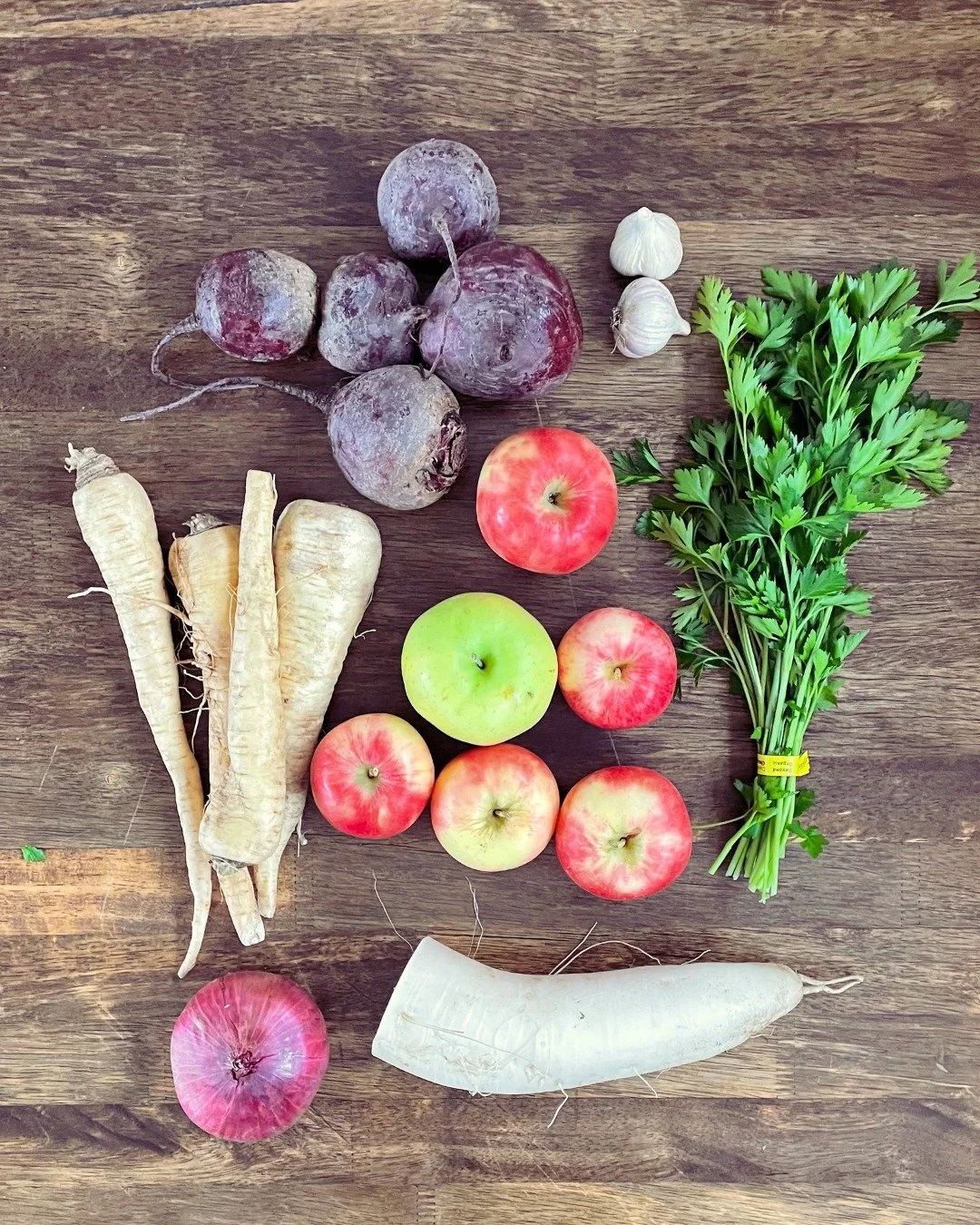 Week 3 of the Fall CSA is here! Read on to find out what's in this week's box.

Fall shares will get garlic from @fivefoxfarm, shallots from @foothill_farm, apples from Home Acres Orchard, beets &amp; parsley from @lifelineproduce, and parsnips &amp;