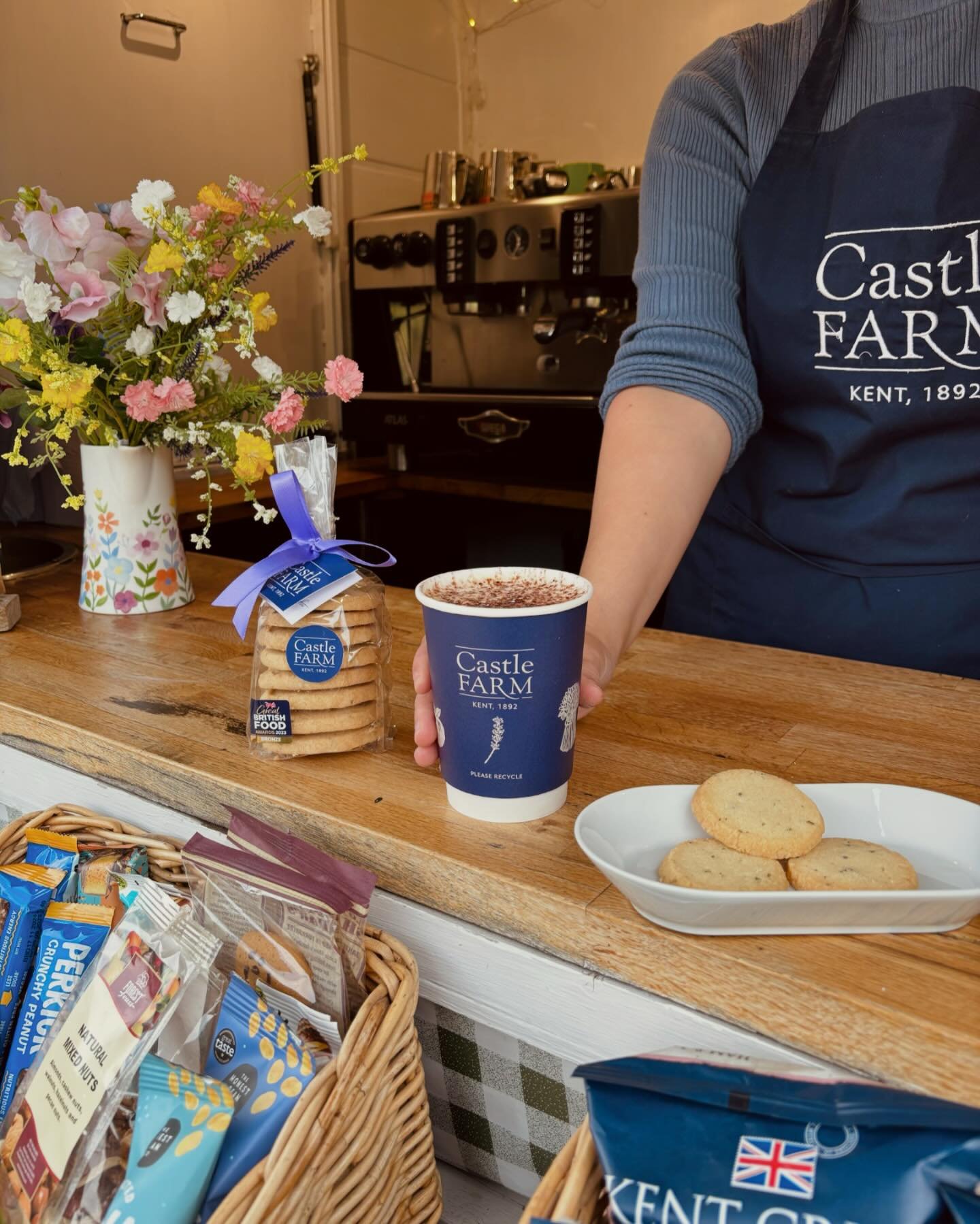A TREAT ON US ✨ || All long bank holiday weekend you can enjoy a complimentary Lavender Shortbread Biscuit when you order any hot drink from the from the Castle Farm Coffee Cart! 💜🙌🏼💜

So if you are walking the valley, or looking for a family tri