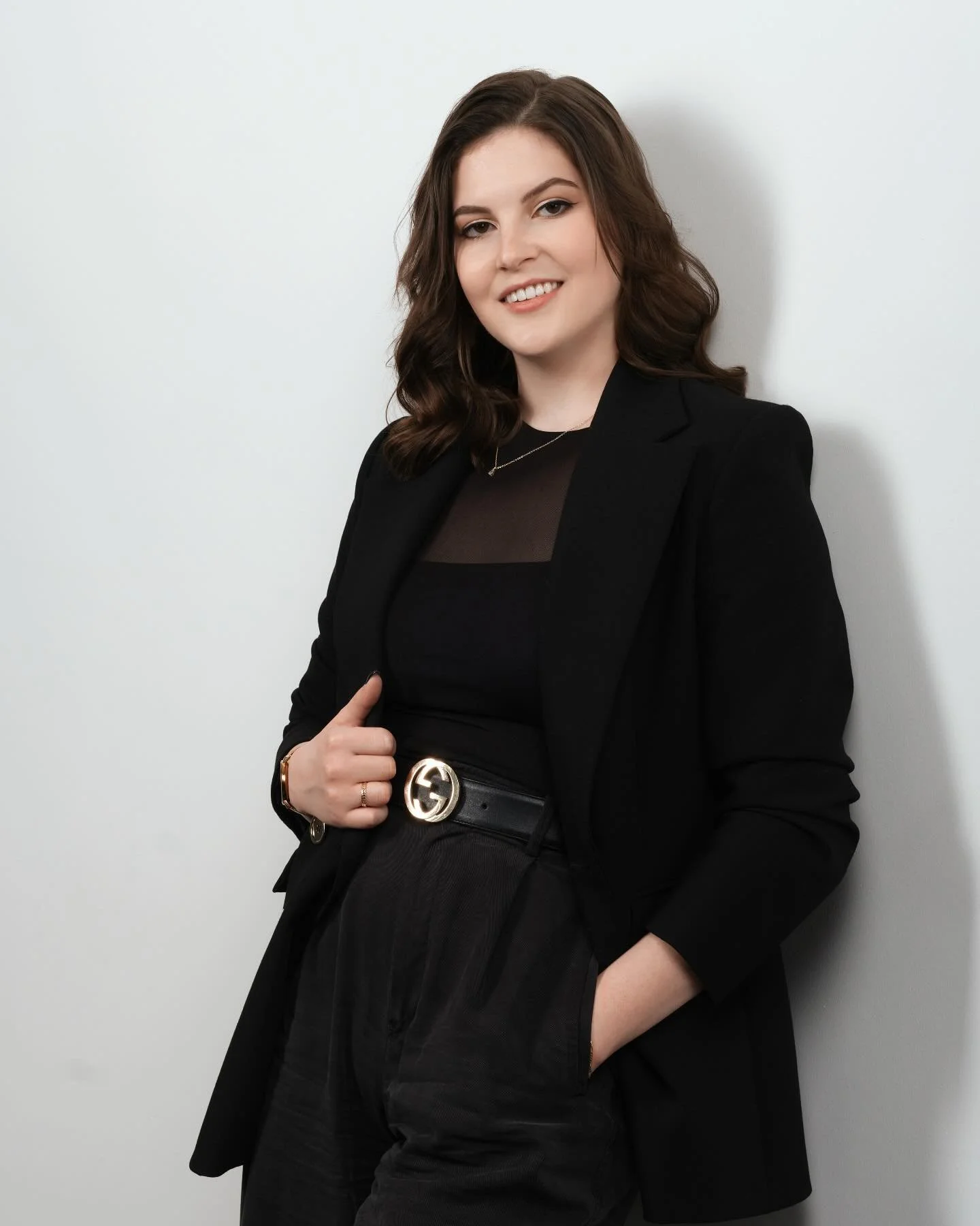 I guess it&rsquo;s time to introduce myself properly! I&rsquo;ve been hesitating to post a picture of myself, but here it goes.

I&rsquo;m Claudia, a self-taught cake designer from Luxembourg. I can&rsquo;t tell you how much I love designing, sketchi