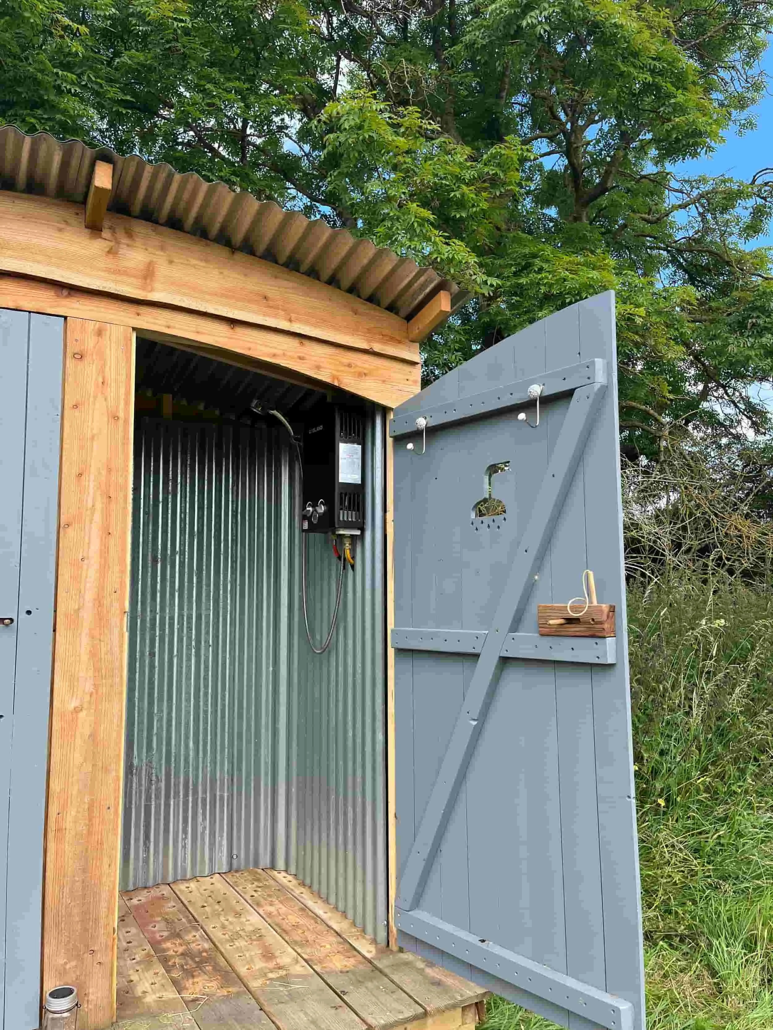 Hot gas powered copper showers